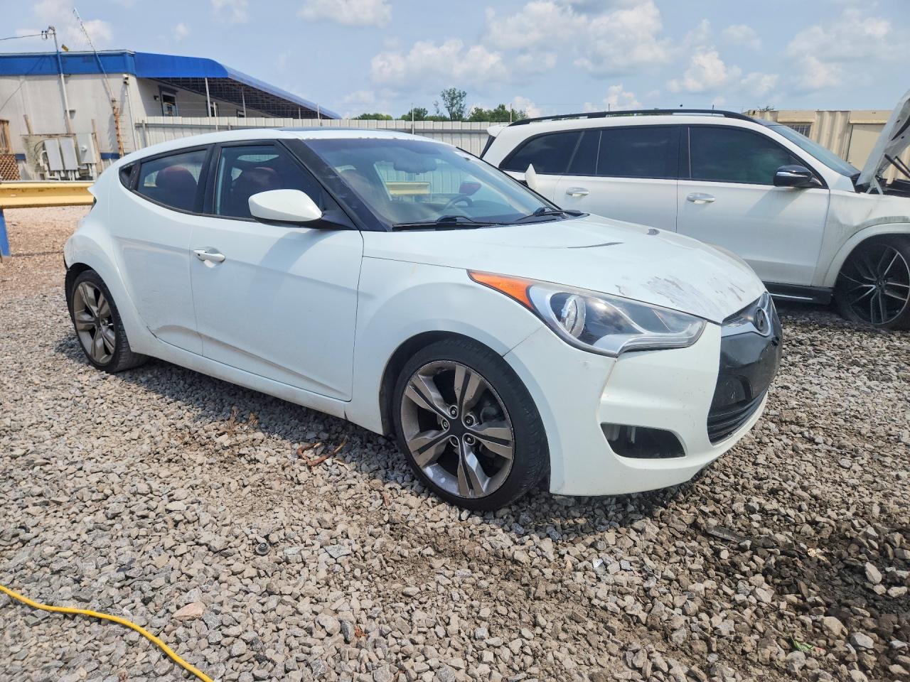 2012 Hyundai Veloster Base White vin: KMHTC6AD5CU082633