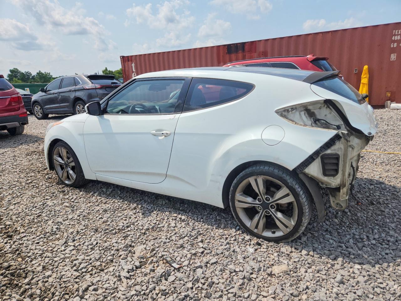 2012 Hyundai Veloster Base White vin: KMHTC6AD5CU082633