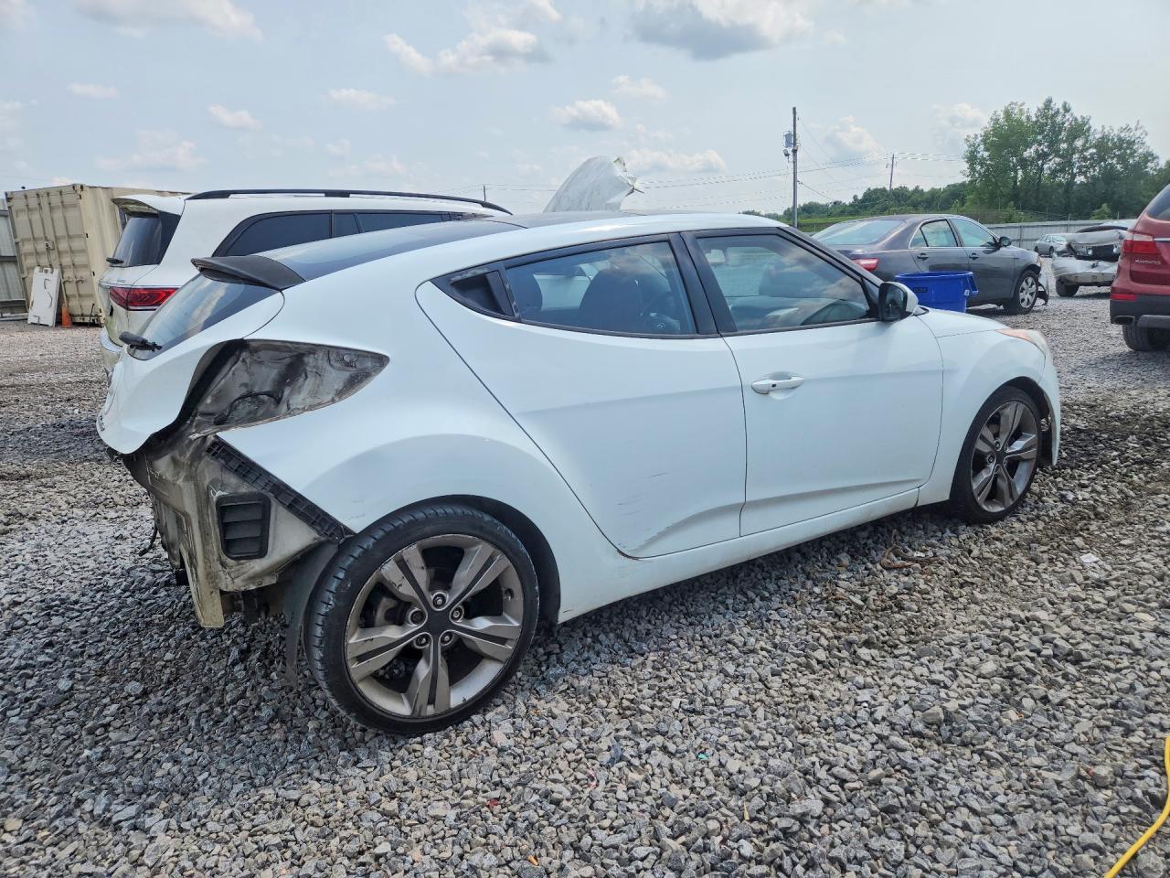 2012 Hyundai Veloster Base White vin: KMHTC6AD5CU082633