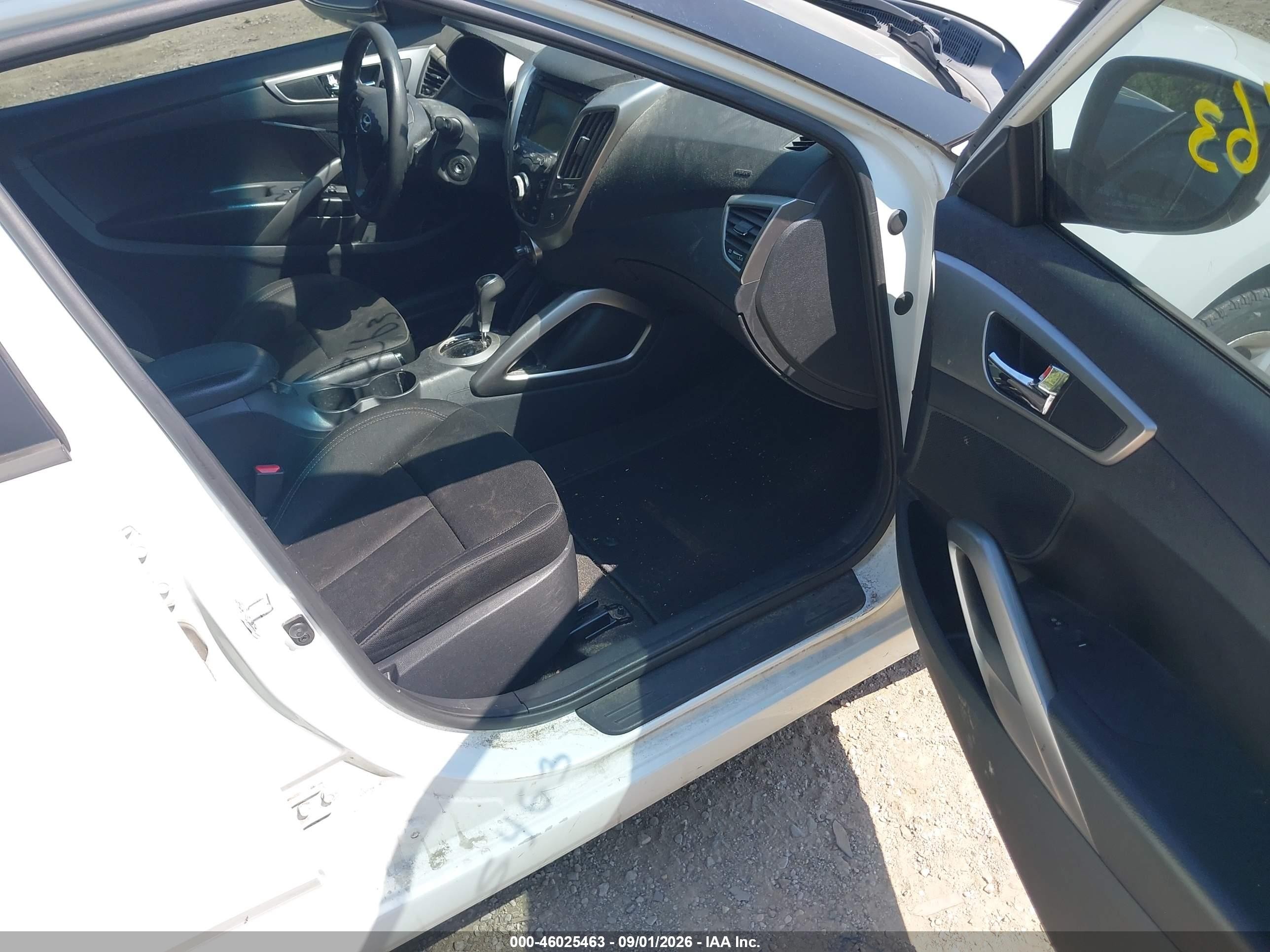2013 Hyundai Veloster Base W/black Белый vin: KMHTC6AD5DU094816