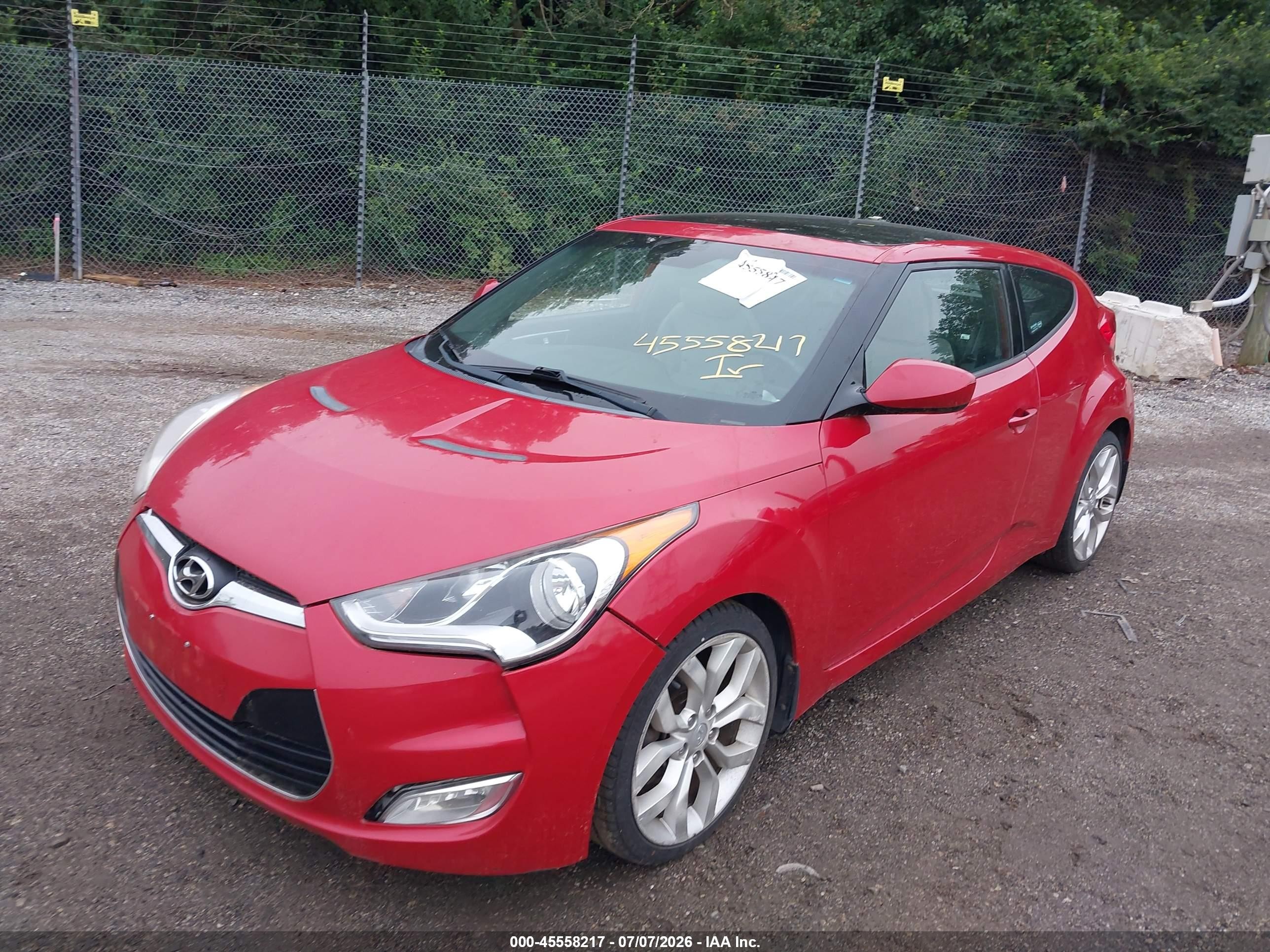 2013 Hyundai Veloster Base W/gray Red vin: KMHTC6AD5DU099692