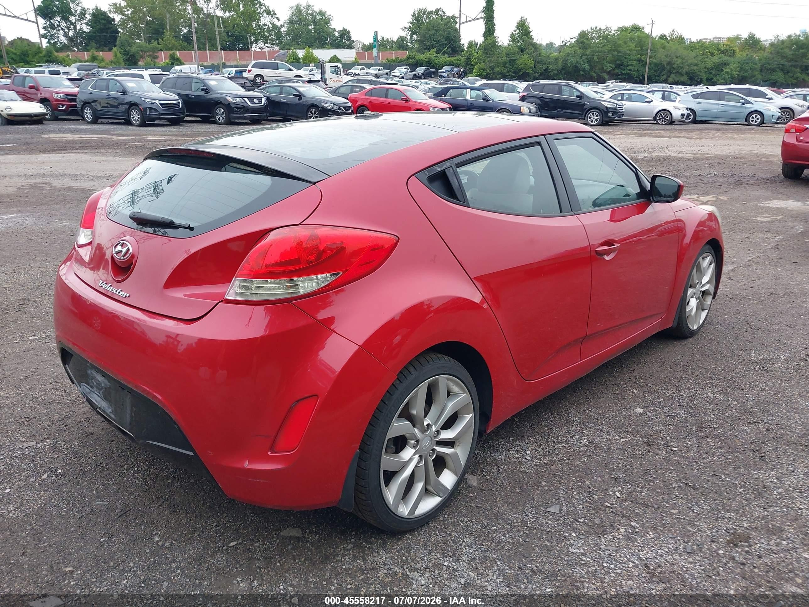 2013 Hyundai Veloster Base W/gray Red vin: KMHTC6AD5DU099692