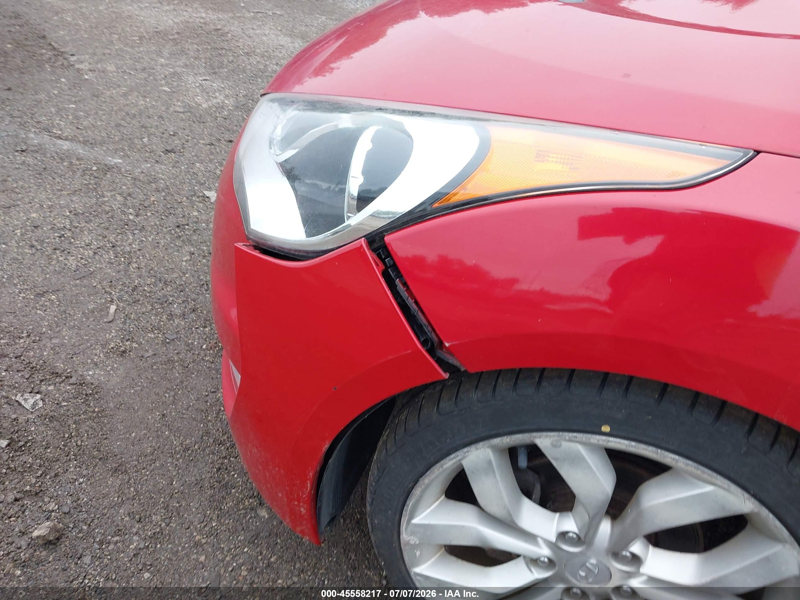 2013 Hyundai Veloster Base W/gray Red vin: KMHTC6AD5DU099692