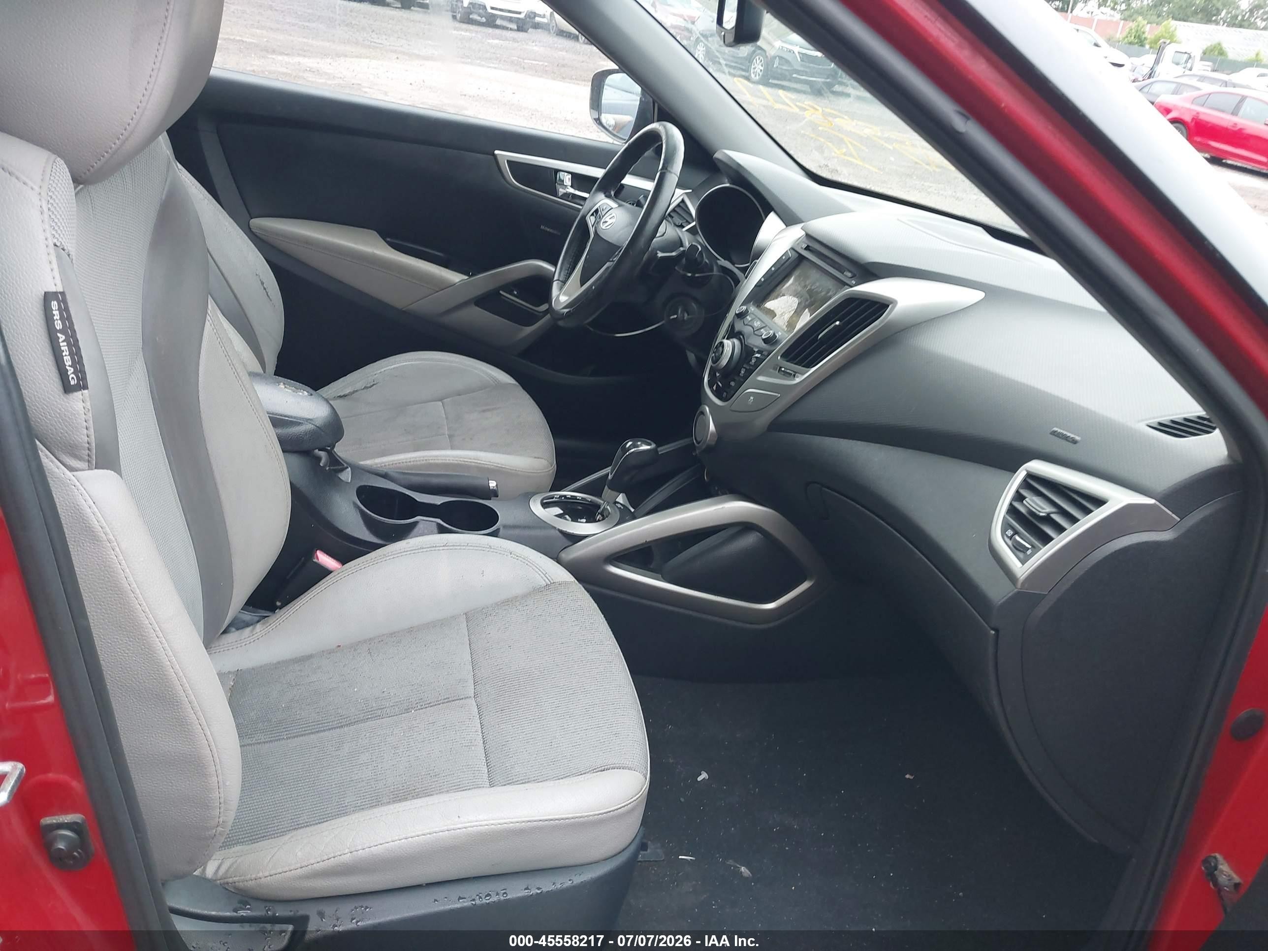 2013 Hyundai Veloster Base W/gray Red vin: KMHTC6AD5DU099692