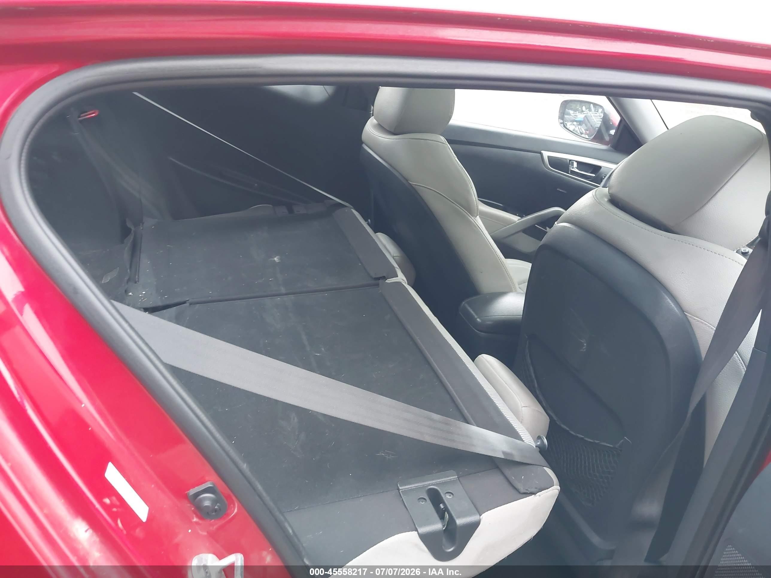 2013 Hyundai Veloster Base W/gray Red vin: KMHTC6AD5DU099692