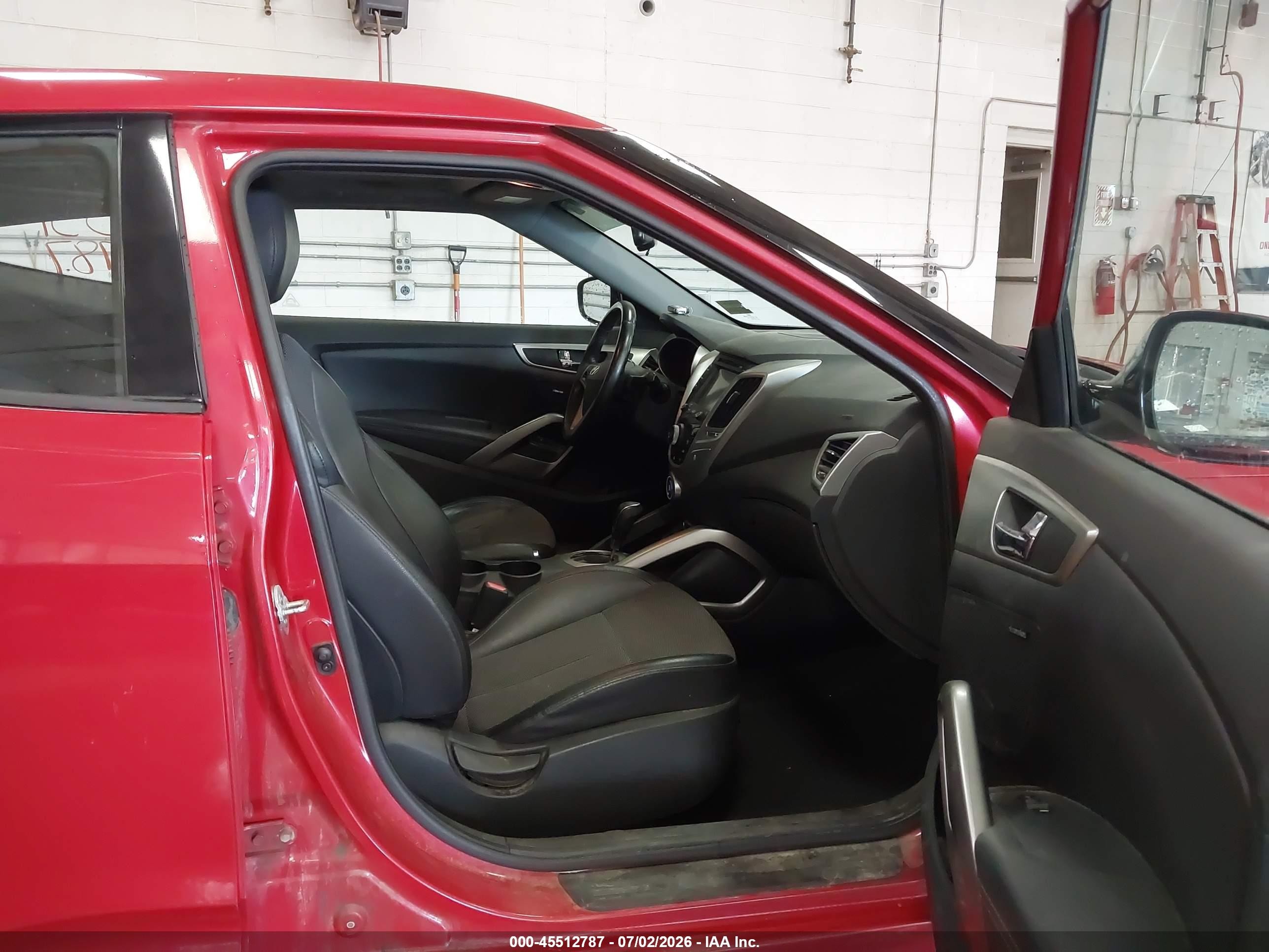 2013 Hyundai Veloster Base W/black Red vin: KMHTC6AD5DU100033