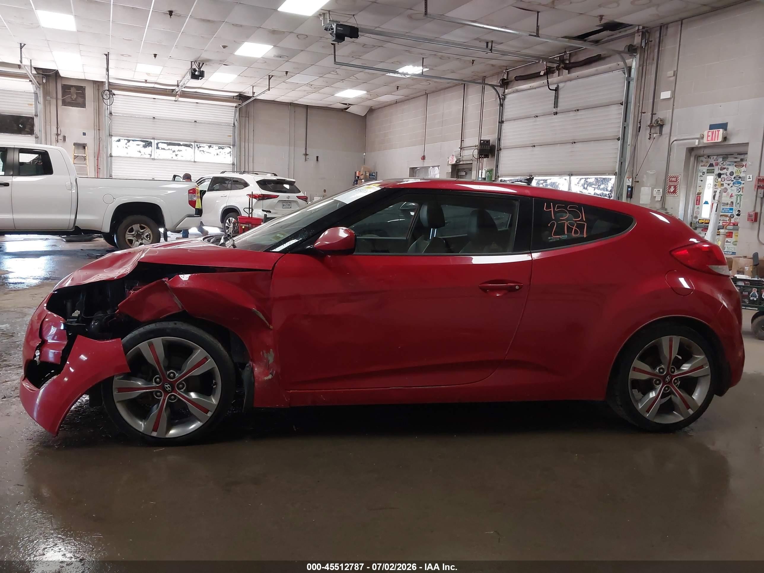 2013 Hyundai Veloster Base W/black Red vin: KMHTC6AD5DU100033