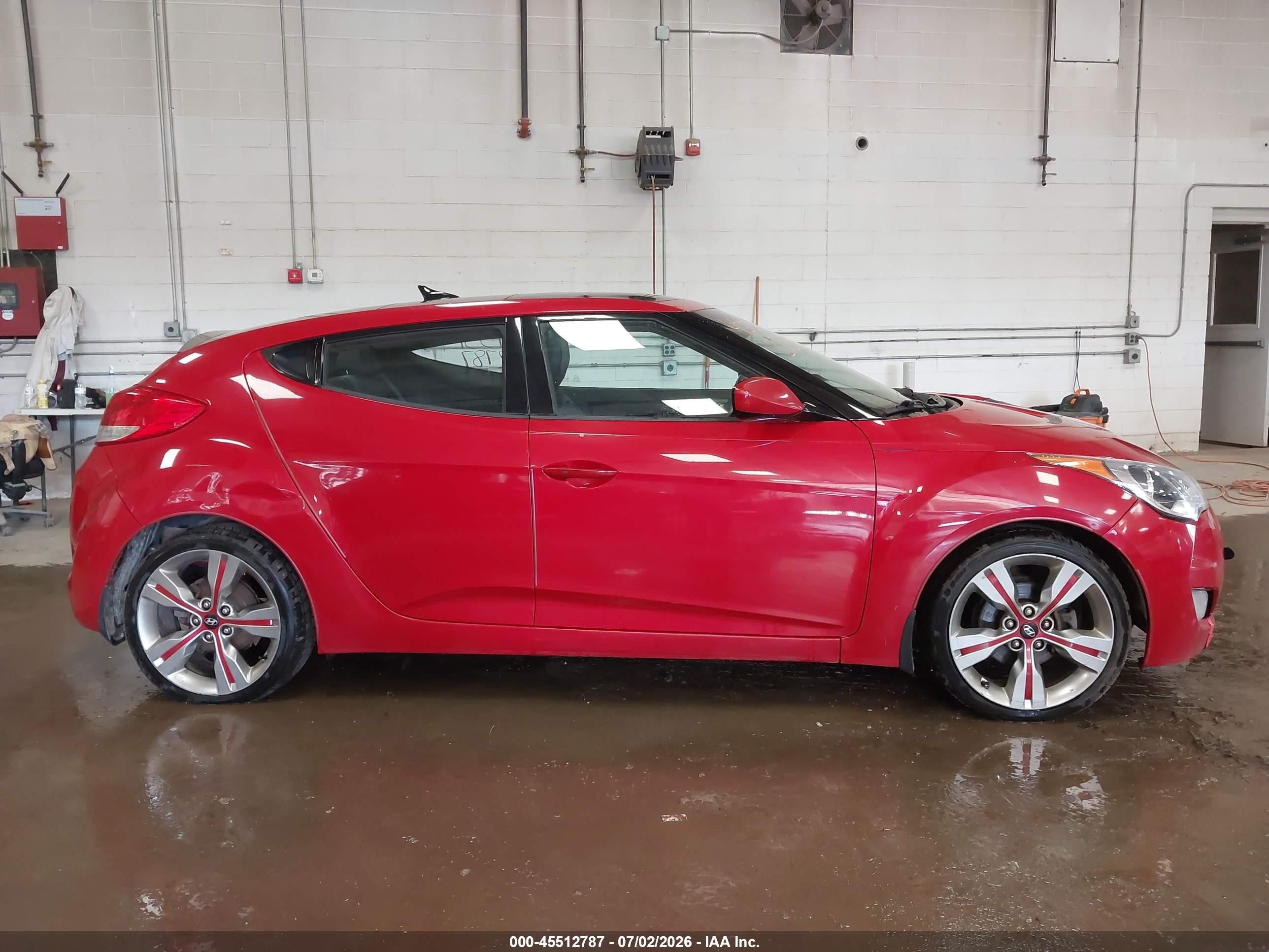 2013 Hyundai Veloster Base W/black Red vin: KMHTC6AD5DU100033