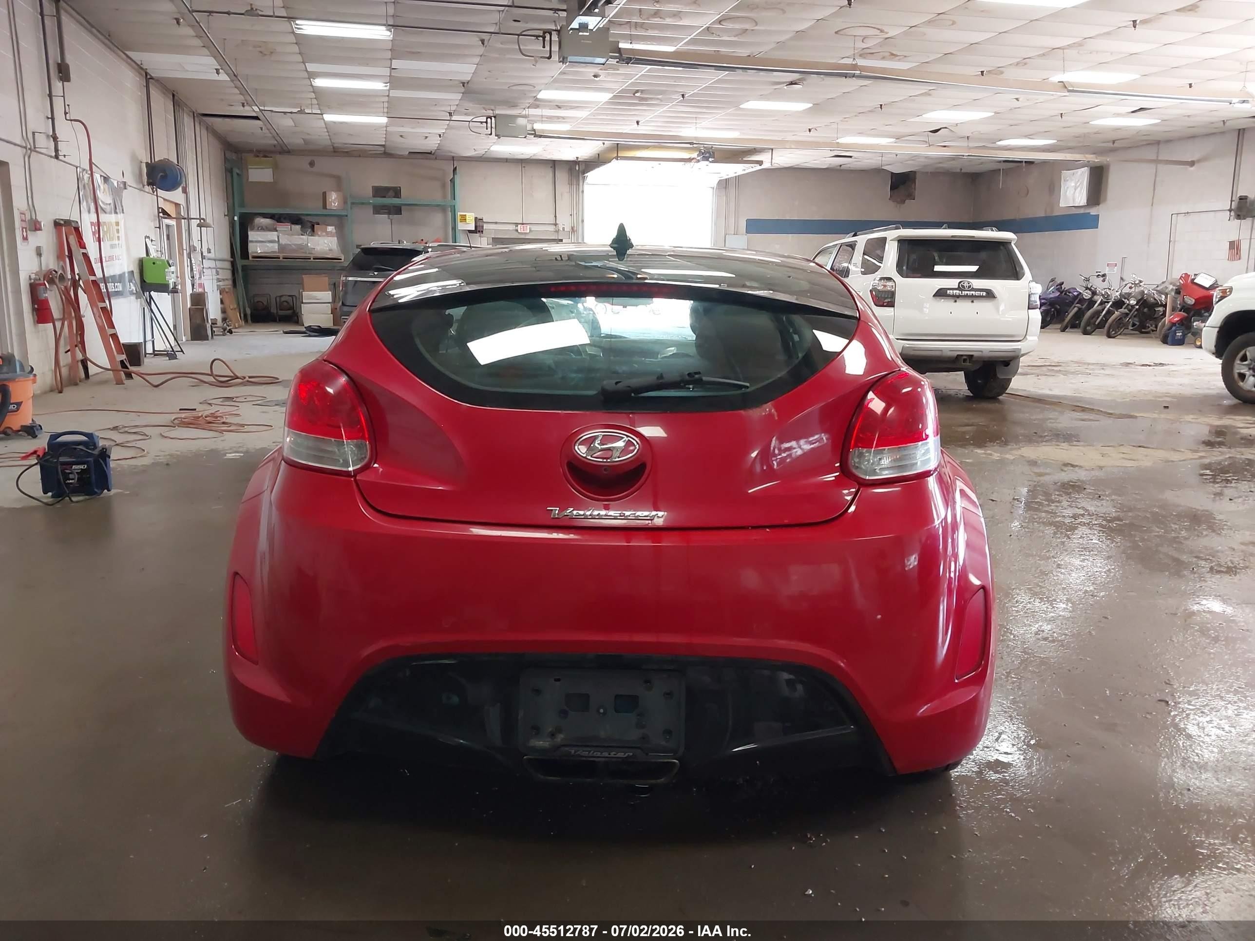 2013 Hyundai Veloster Base W/black Red vin: KMHTC6AD5DU100033