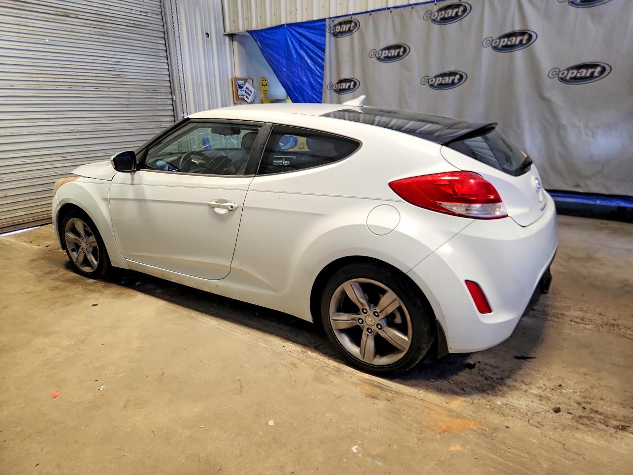 2013 Hyundai Veloster Base White vin: KMHTC6AD5DU102994