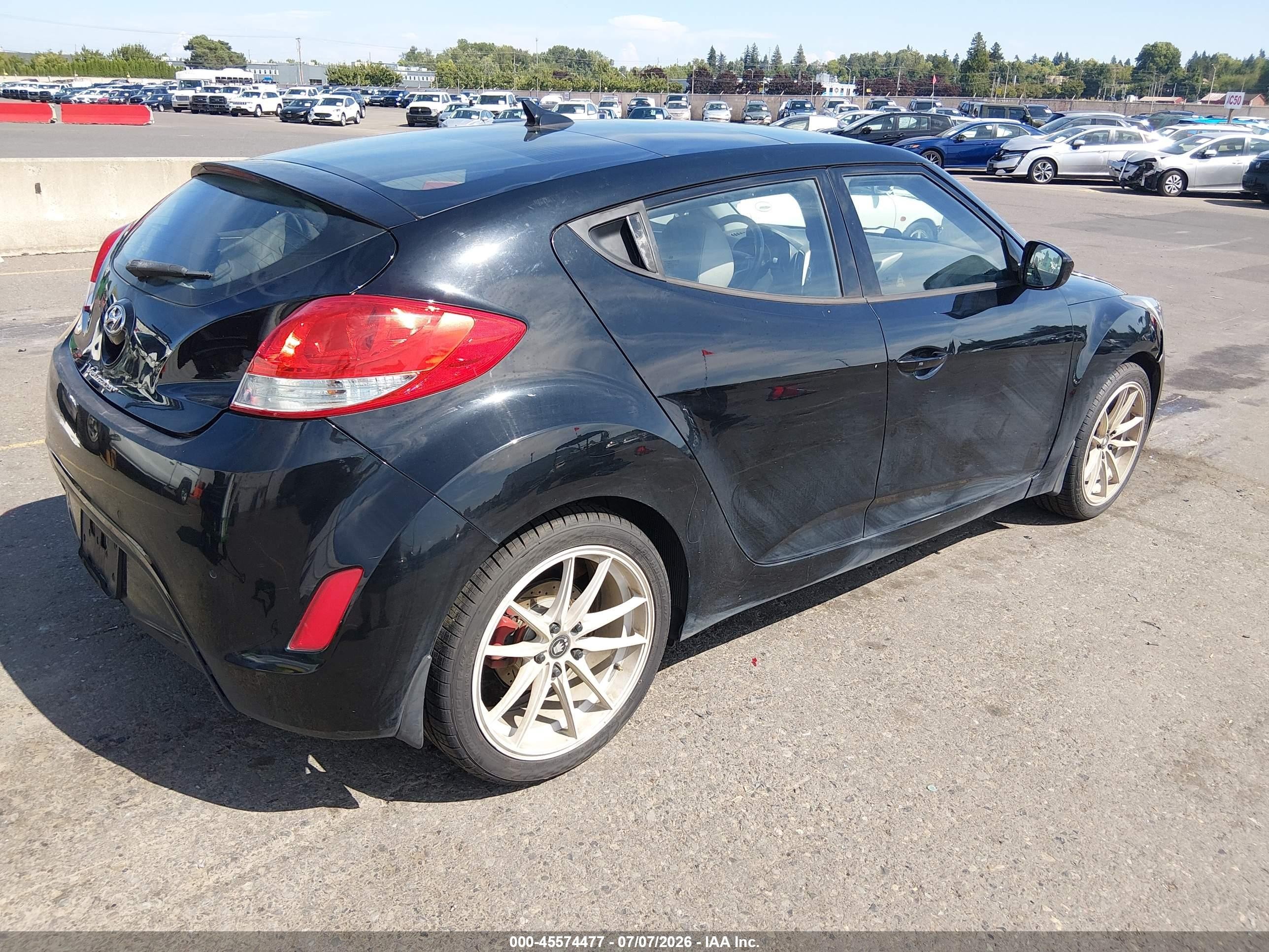 2013 Hyundai Veloster Base W/gray Black vin: KMHTC6AD5DU114899