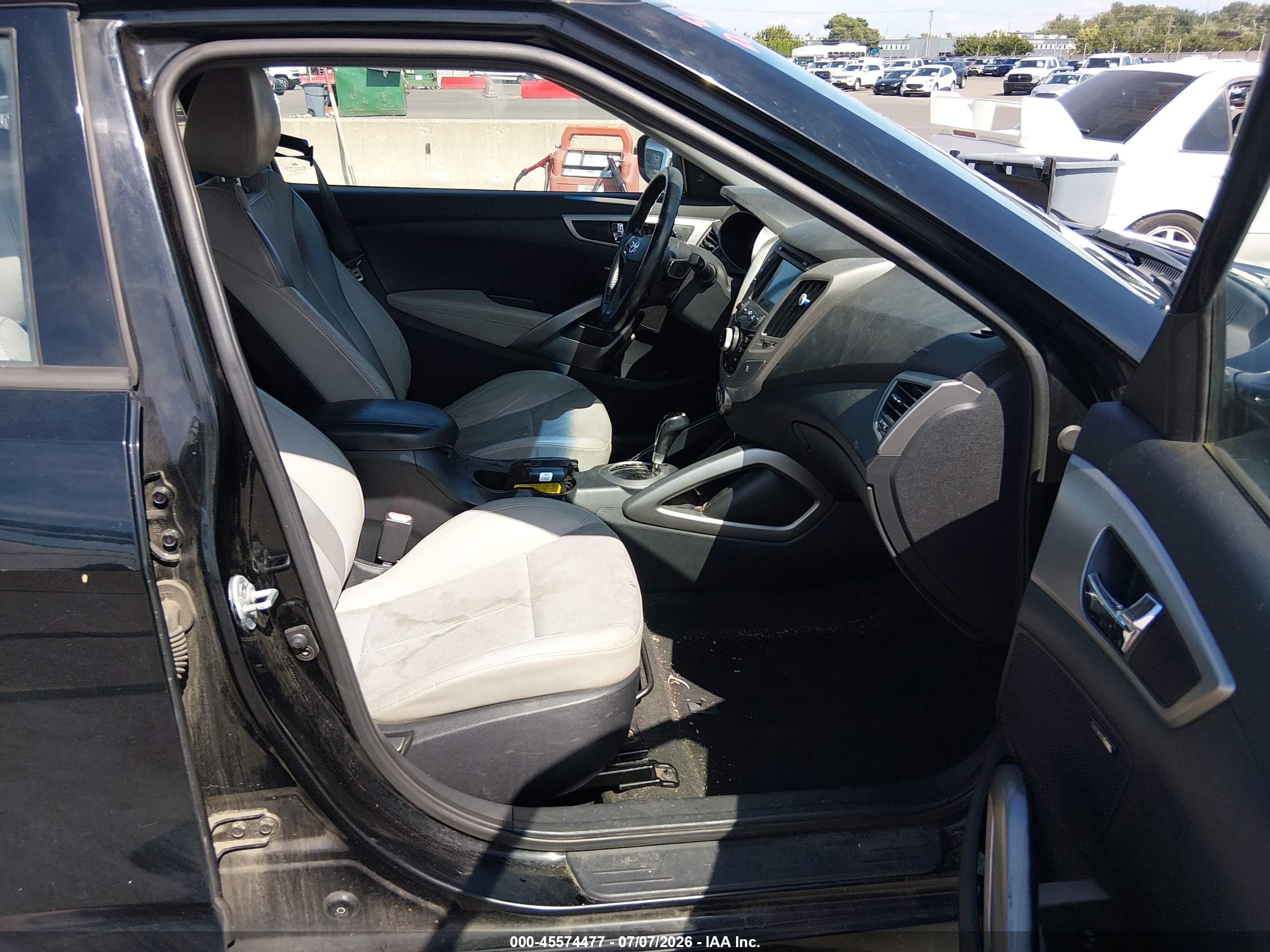 2013 Hyundai Veloster Base W/gray Black vin: KMHTC6AD5DU114899