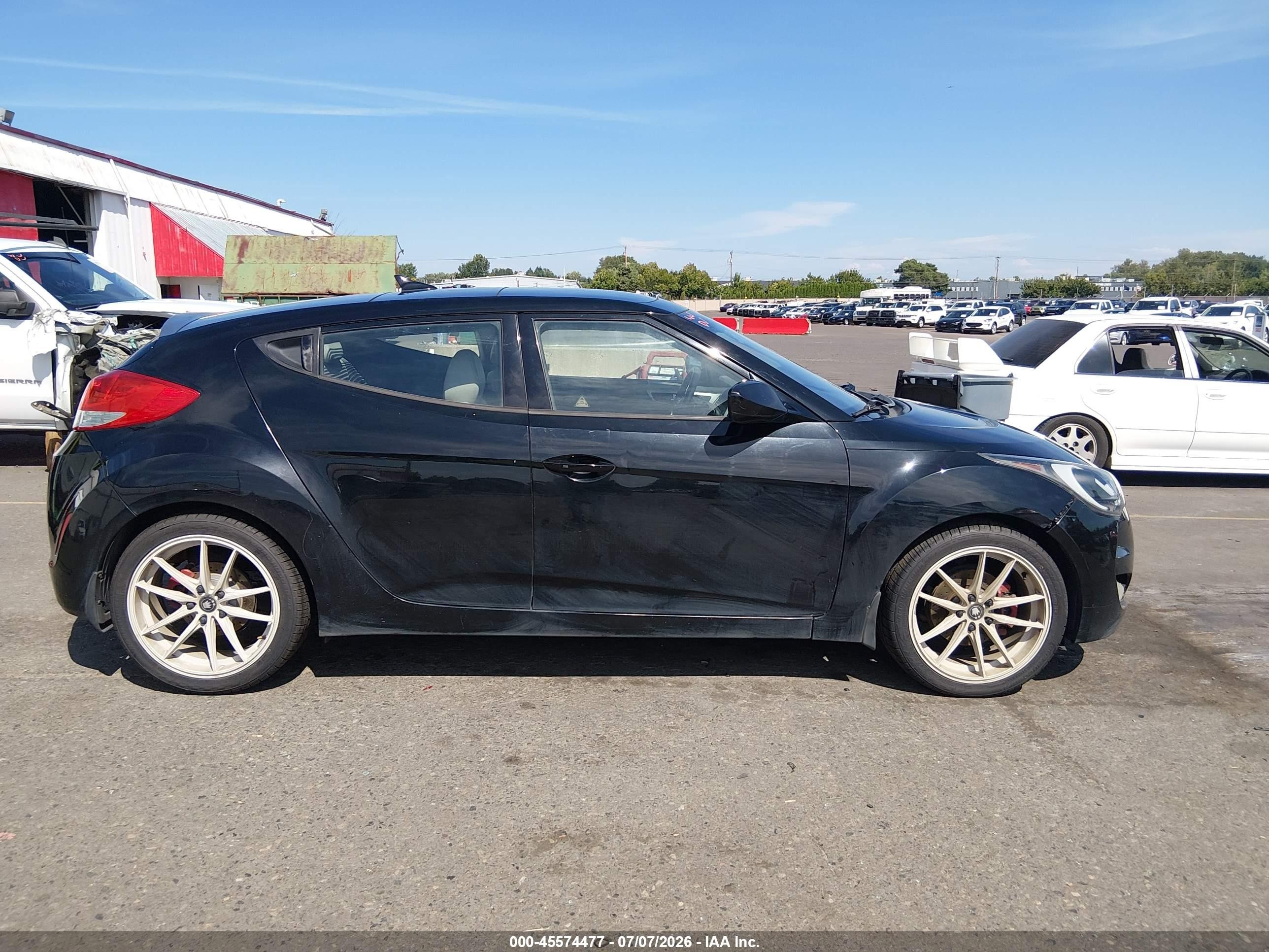 2013 Hyundai Veloster Base W/gray Black vin: KMHTC6AD5DU114899