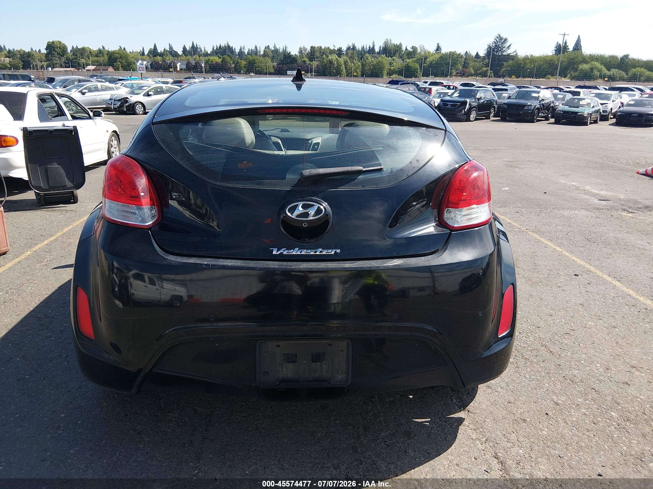 2013 Hyundai Veloster Base W/gray Black vin: KMHTC6AD5DU114899
