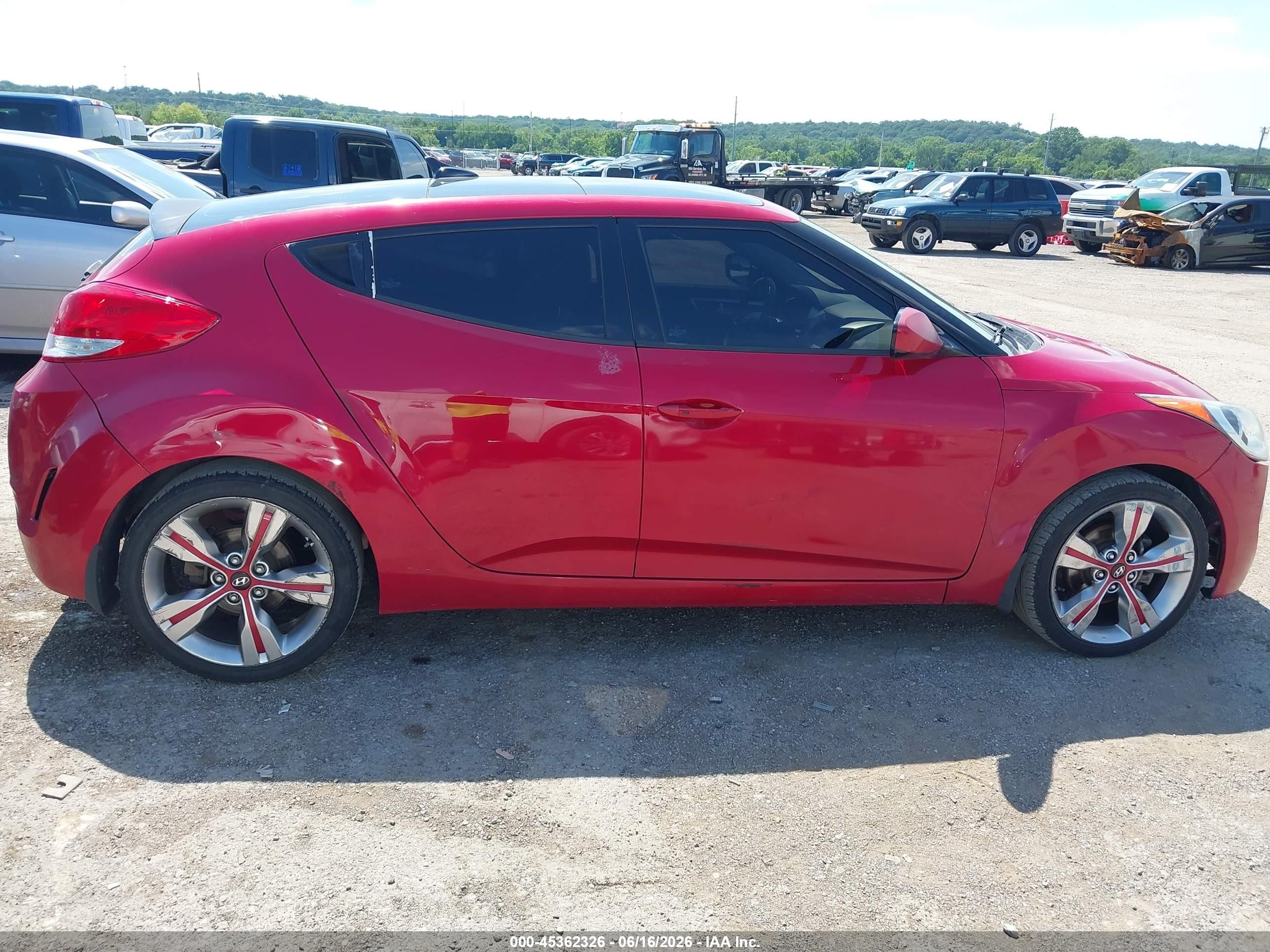 2013 Hyundai Veloster Base W/gray Red vin: KMHTC6AD5DU121948