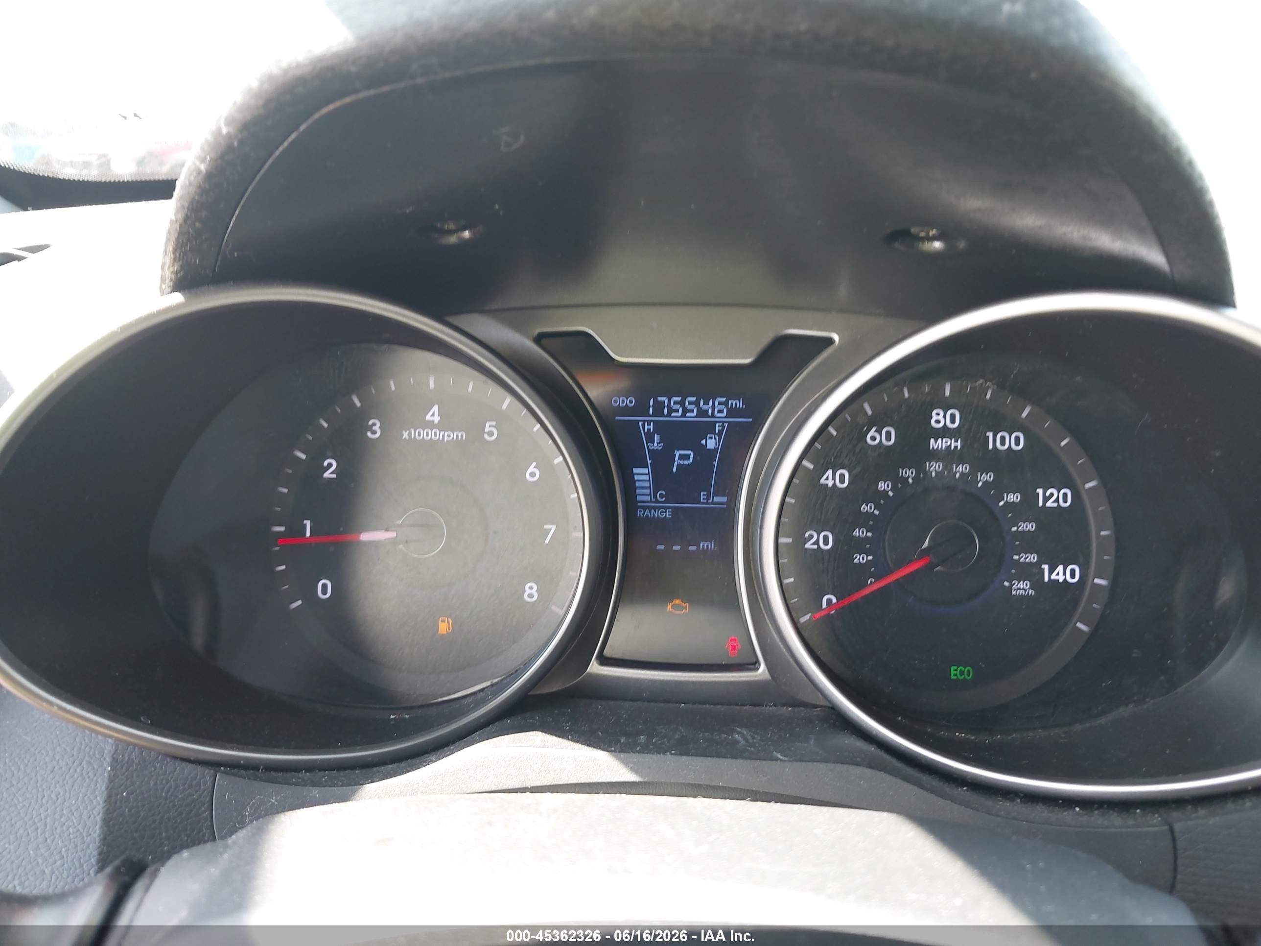 2013 Hyundai Veloster Base W/gray Red vin: KMHTC6AD5DU121948