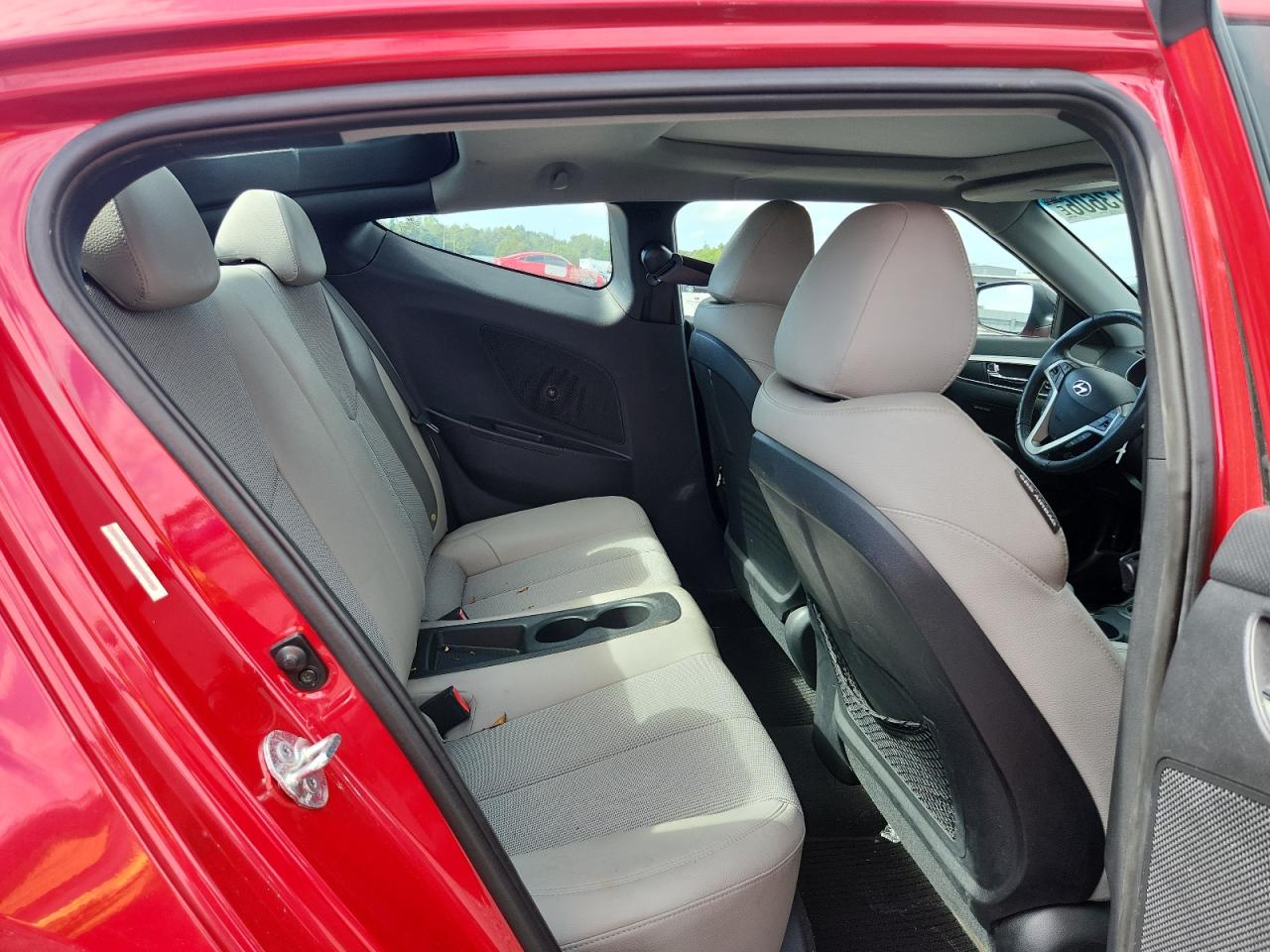 2013 Hyundai Veloster Base Красный vin: KMHTC6AD5DU131024