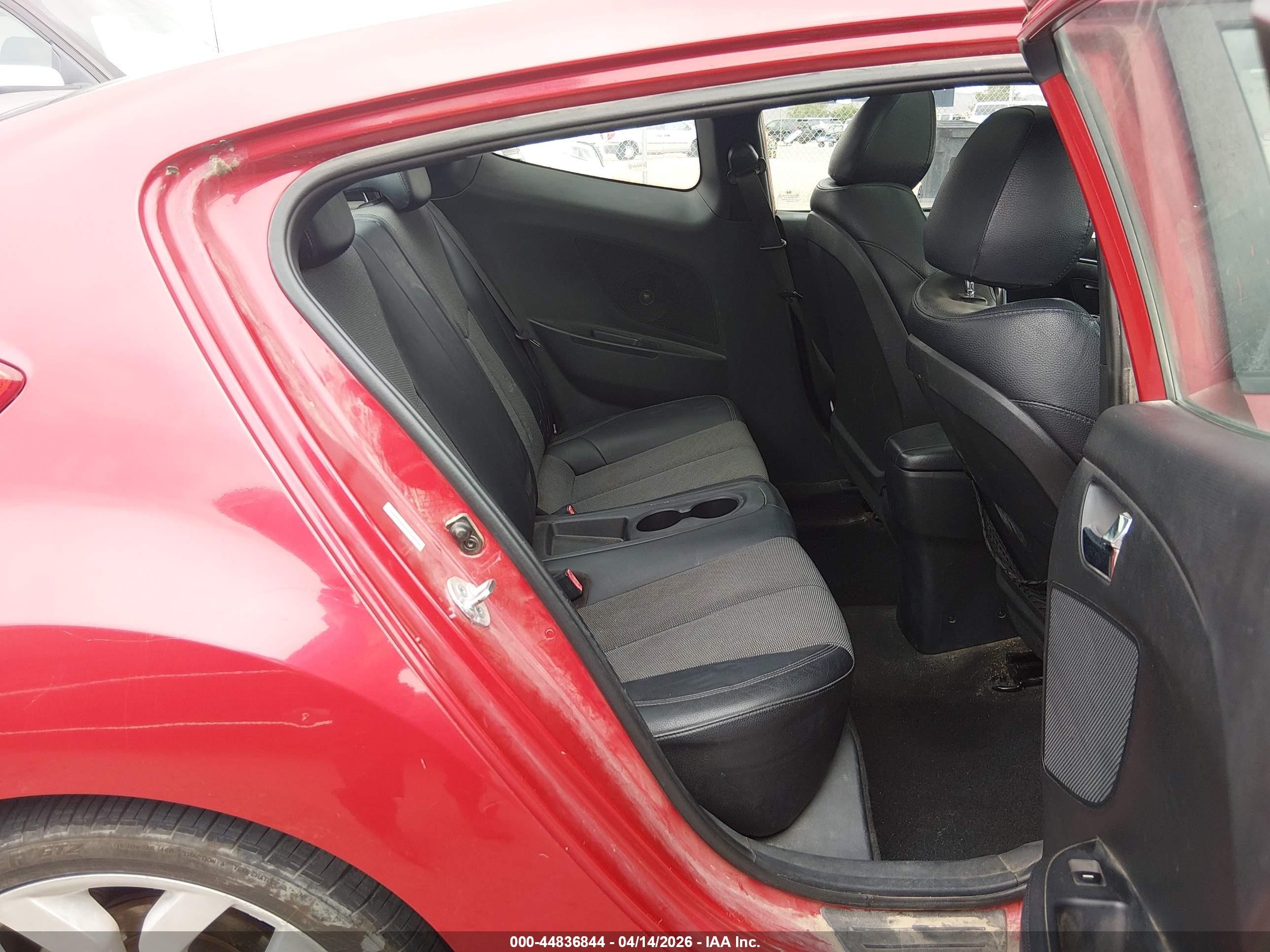 2013 Hyundai Veloster Base W/black Red vin: KMHTC6AD5DU135736