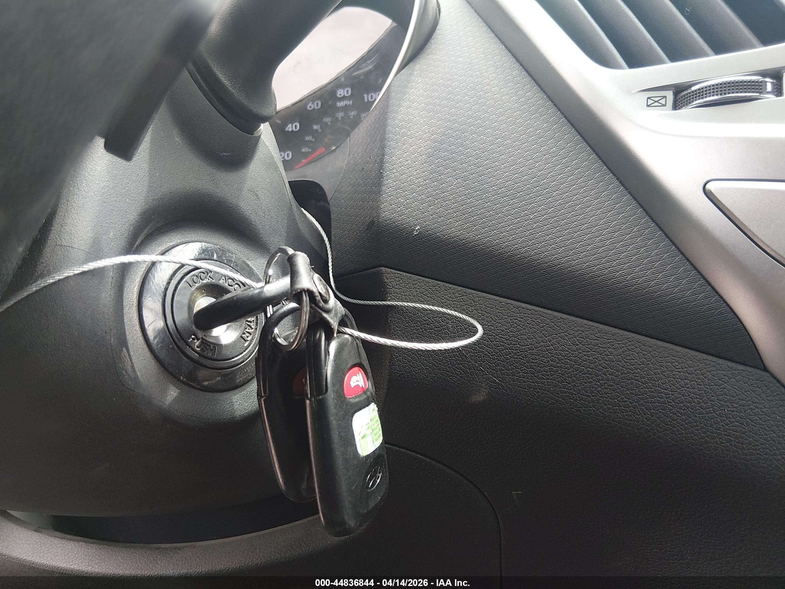 2013 Hyundai Veloster Base W/black Red vin: KMHTC6AD5DU135736