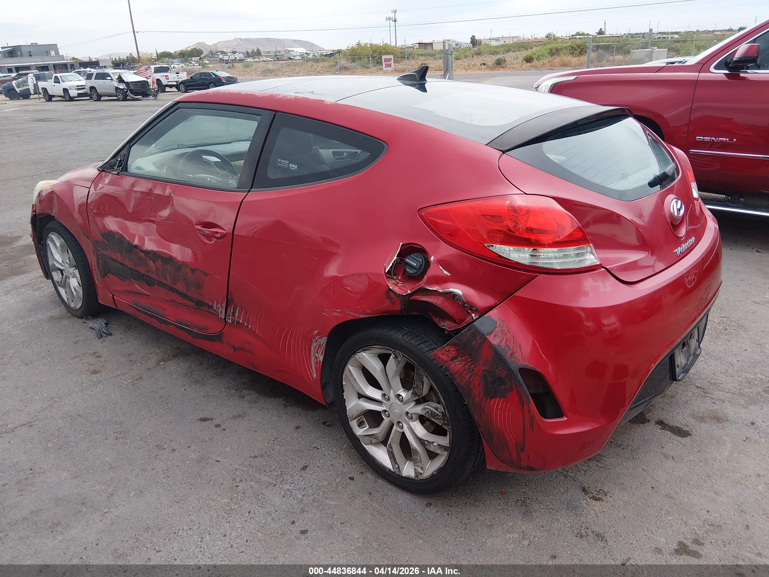 2013 Hyundai Veloster Base W/black Red vin: KMHTC6AD5DU135736