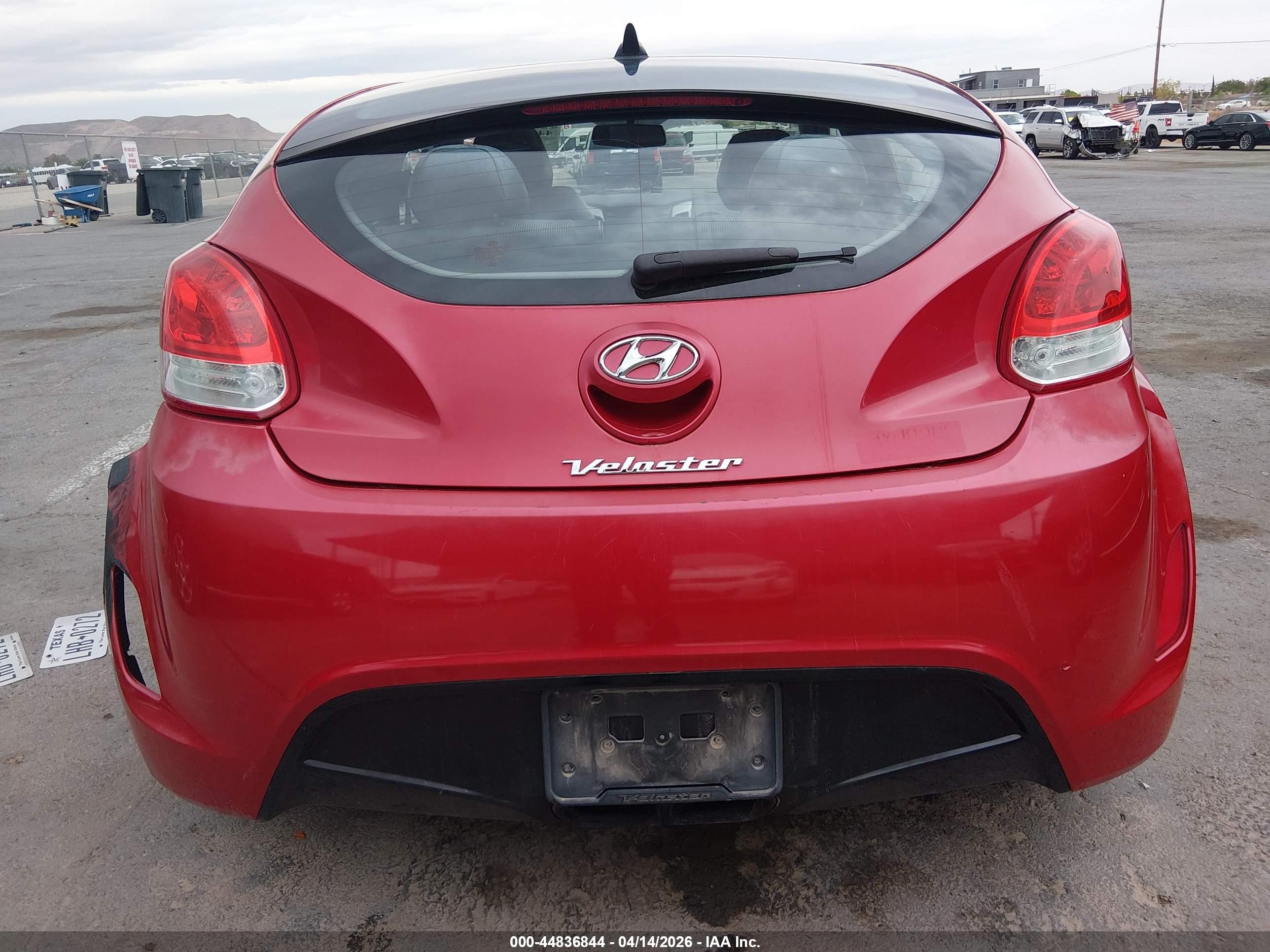 2013 Hyundai Veloster Base W/black Red vin: KMHTC6AD5DU135736