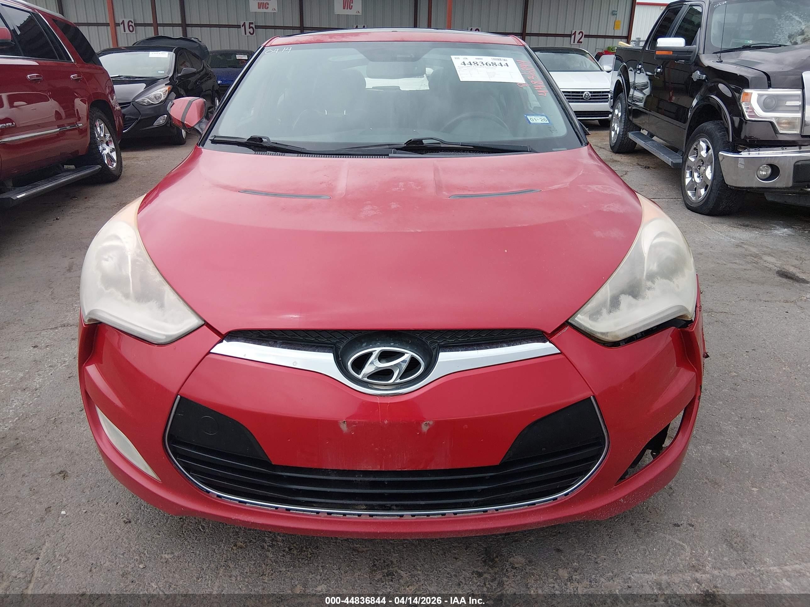 2013 Hyundai Veloster Base W/black Red vin: KMHTC6AD5DU135736