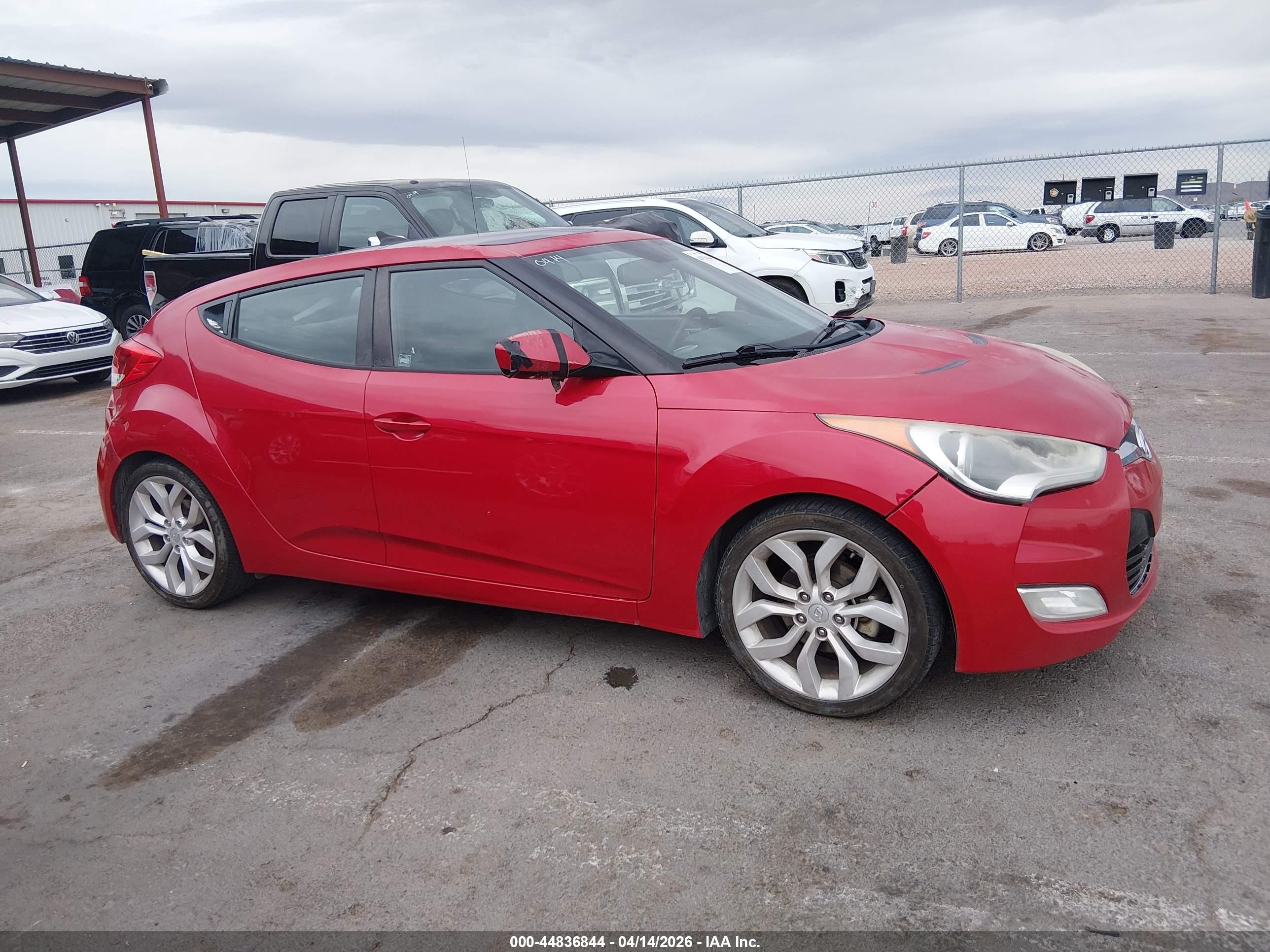 2013 Hyundai Veloster Base W/black Red vin: KMHTC6AD5DU135736