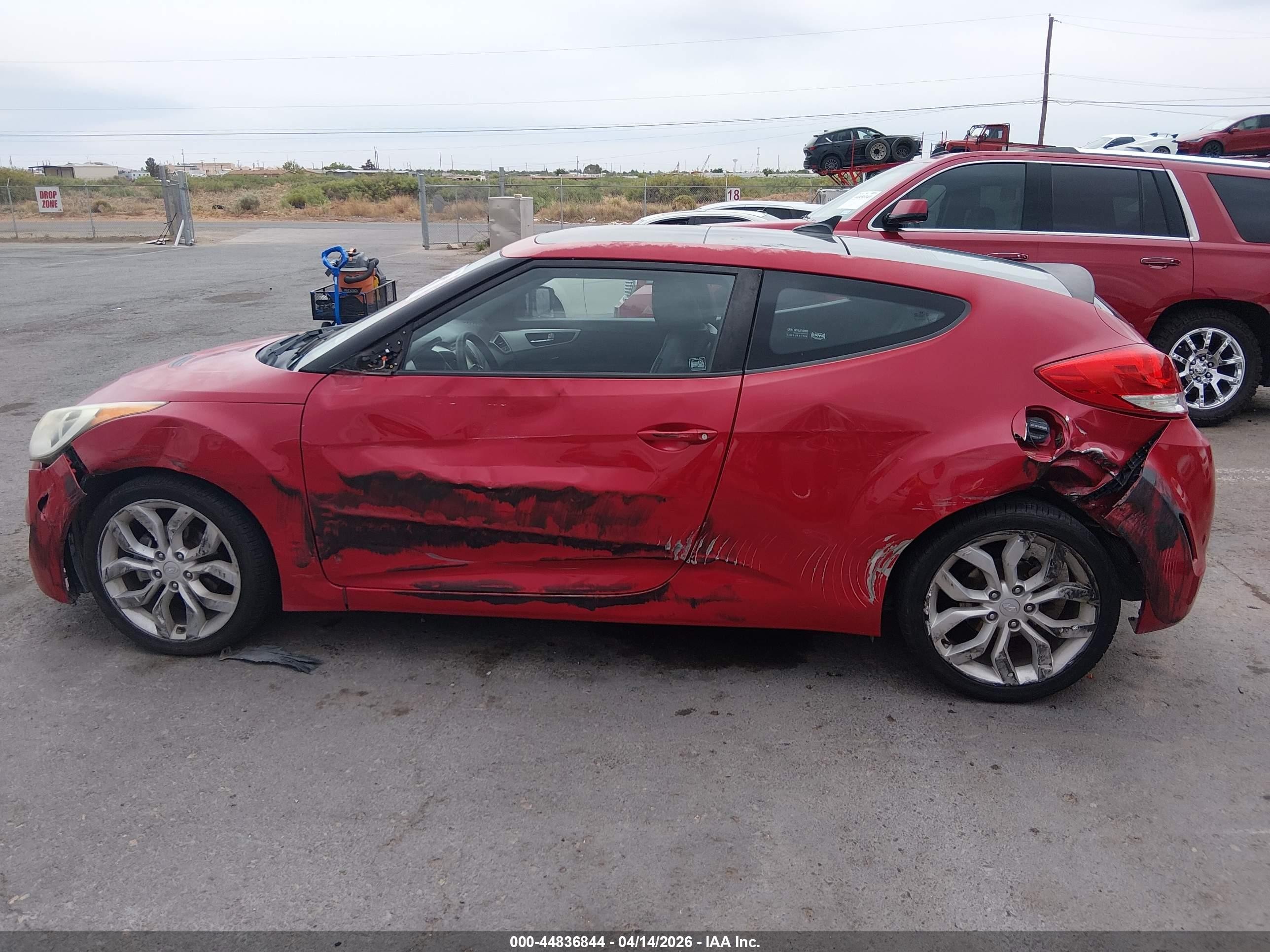 2013 Hyundai Veloster Base W/black Red vin: KMHTC6AD5DU135736
