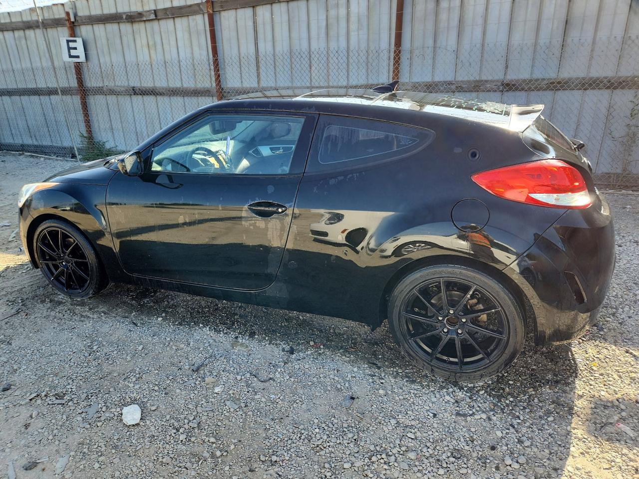 2013 Hyundai Veloster Base Black vin: KMHTC6AD5DU144436