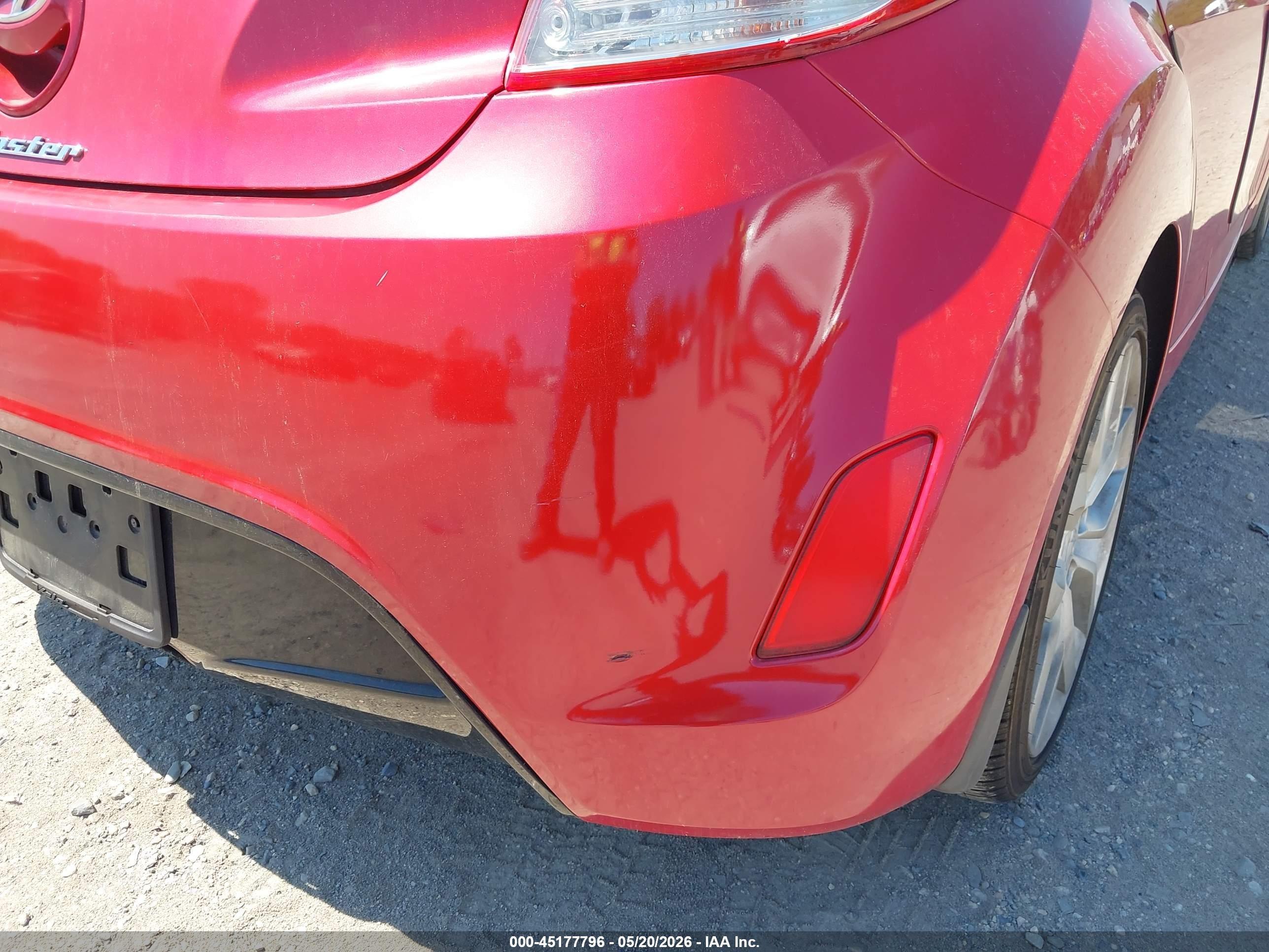 2013 Hyundai Veloster Base W/gray Red vin: KMHTC6AD5DU148311
