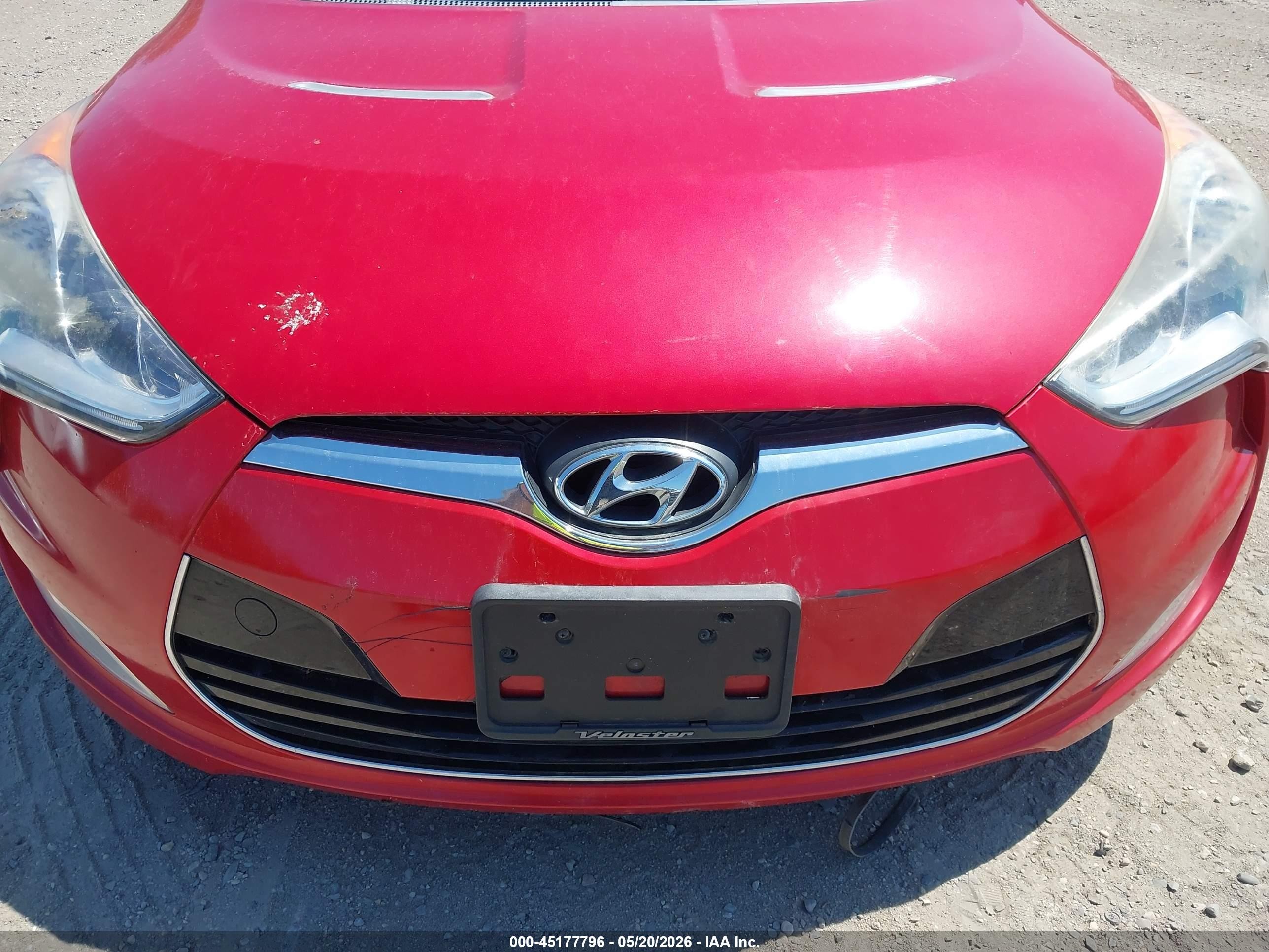 2013 Hyundai Veloster Base W/gray Red vin: KMHTC6AD5DU148311