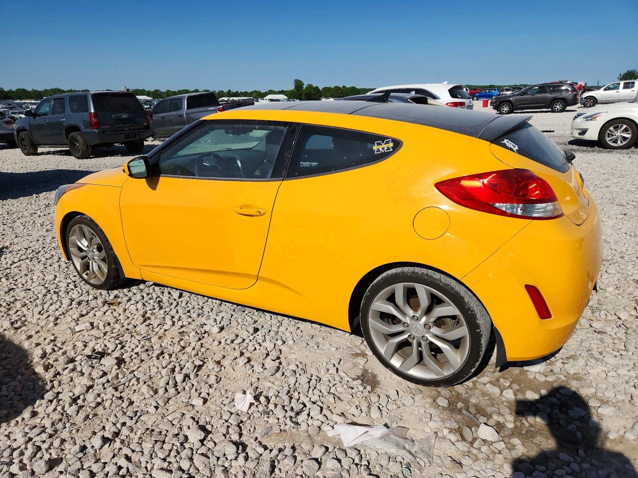 2013 Hyundai Veloster Base Yellow vin: KMHTC6AD5DU149183