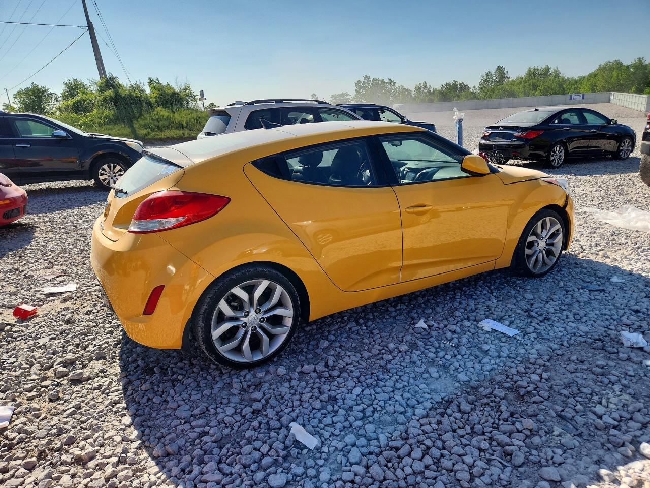 2013 Hyundai Veloster Base Yellow vin: KMHTC6AD5DU149183