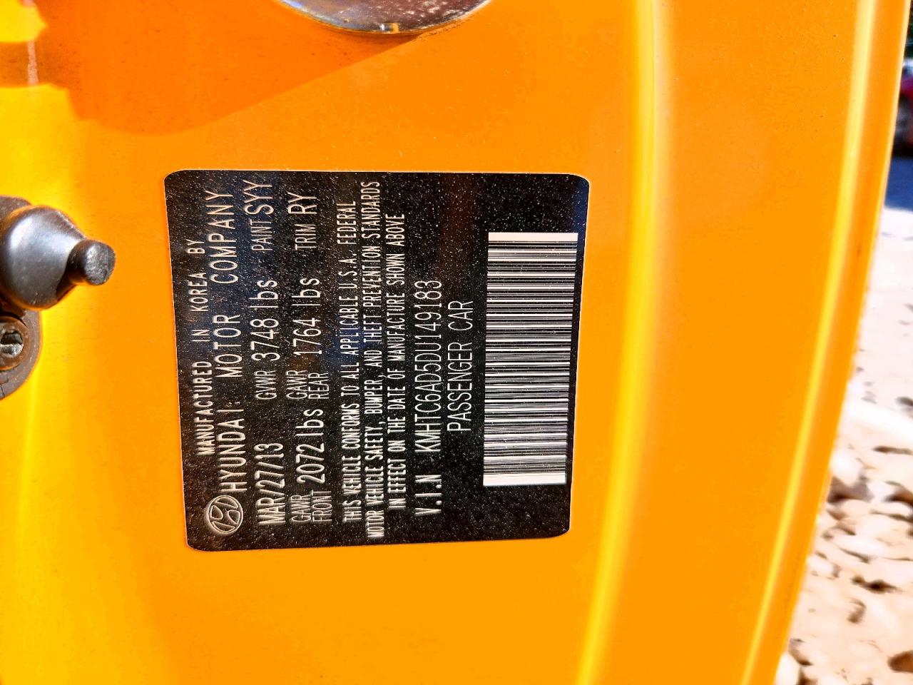 2013 Hyundai Veloster Base Yellow vin: KMHTC6AD5DU149183