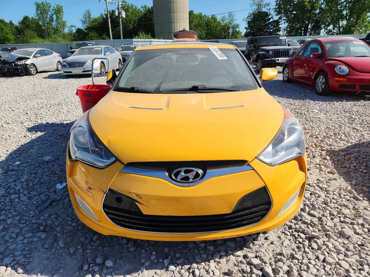 2013 Hyundai Veloster Base Yellow vin: KMHTC6AD5DU149183
