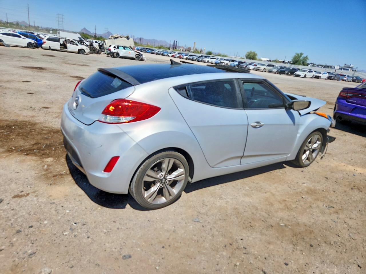 2013 Hyundai Veloster Base Silver vin: KMHTC6AD5DU157509
