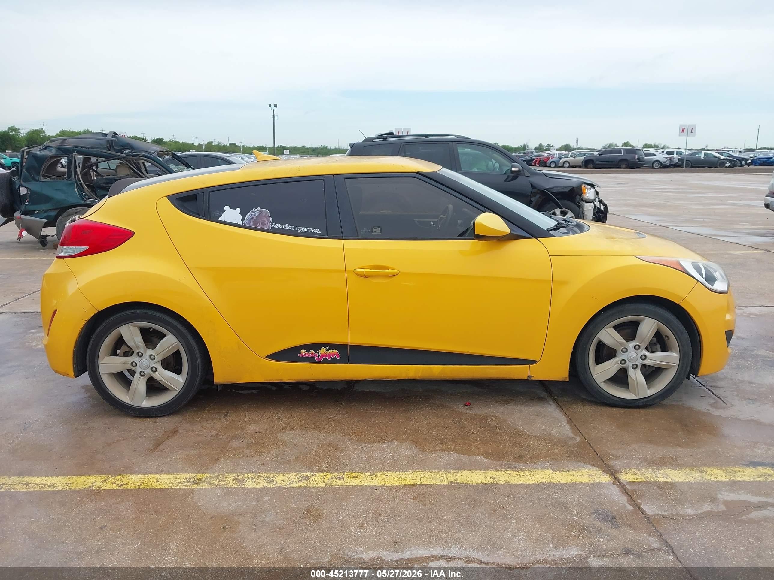 2013 Hyundai Veloster Base W/black Yellow vin: KMHTC6AD5DU163648