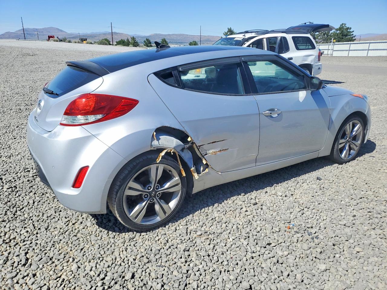 2013 Hyundai Veloster Base Серебряный vin: KMHTC6AD5DU166064