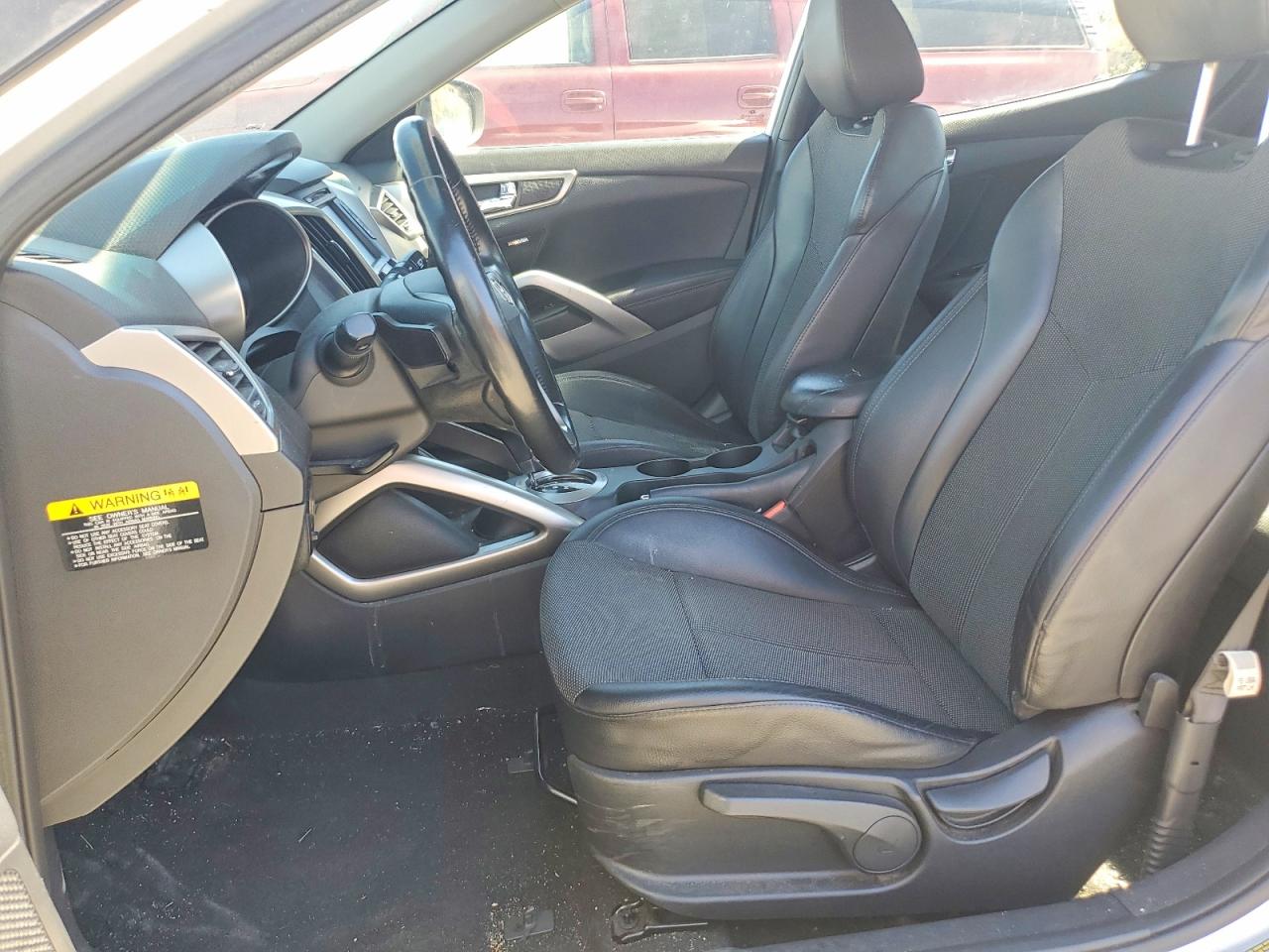 2013 Hyundai Veloster Base Серебряный vin: KMHTC6AD5DU166064