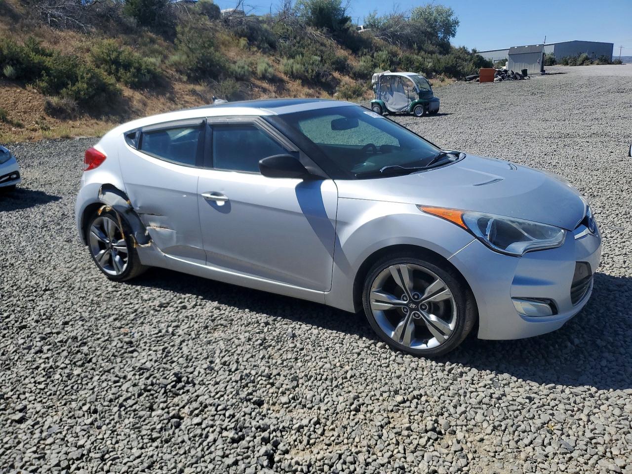 2013 Hyundai Veloster Base Серебряный vin: KMHTC6AD5DU166064