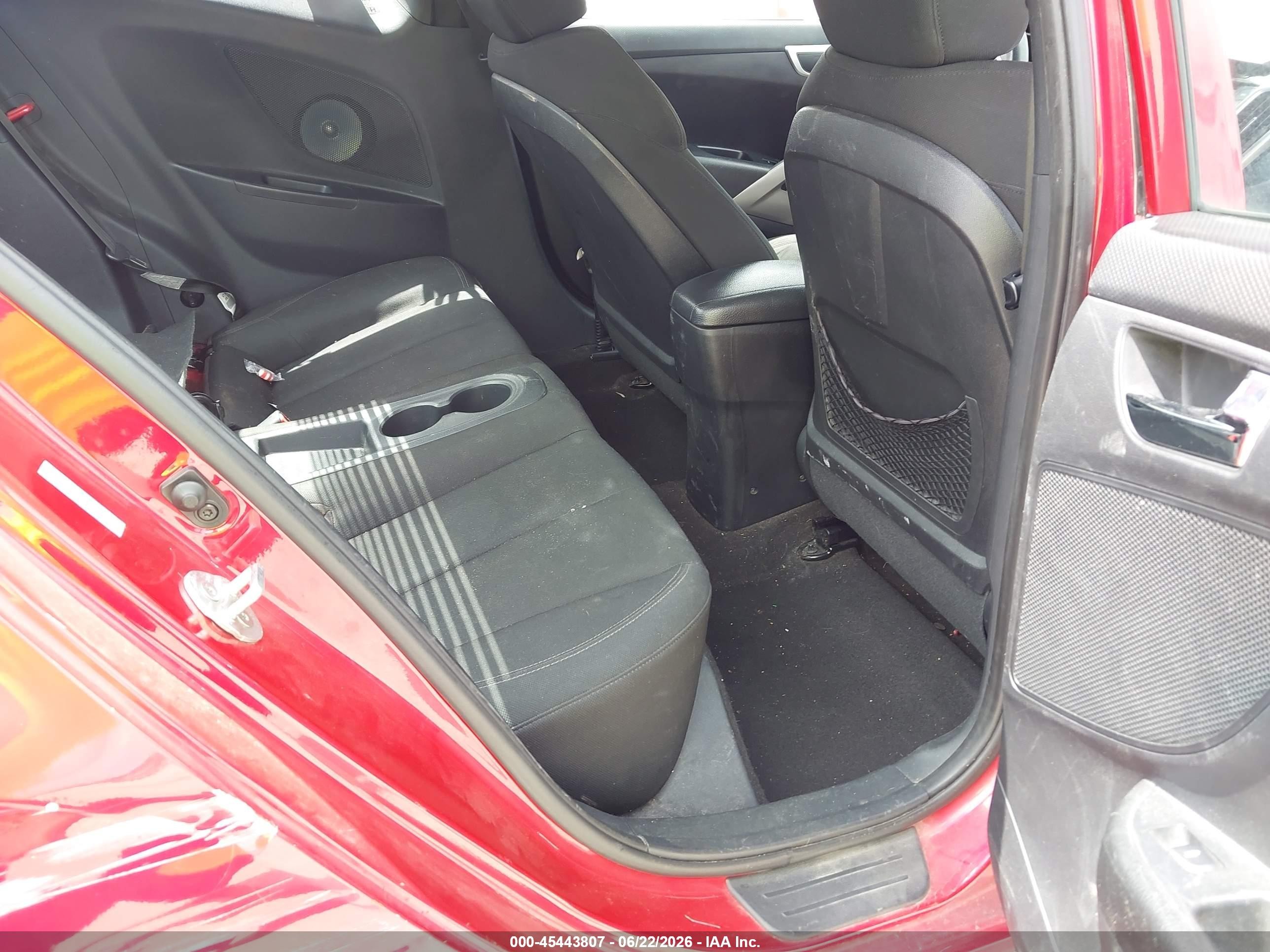 2013 Hyundai Veloster Base W/black Red vin: KMHTC6AD5DU167540