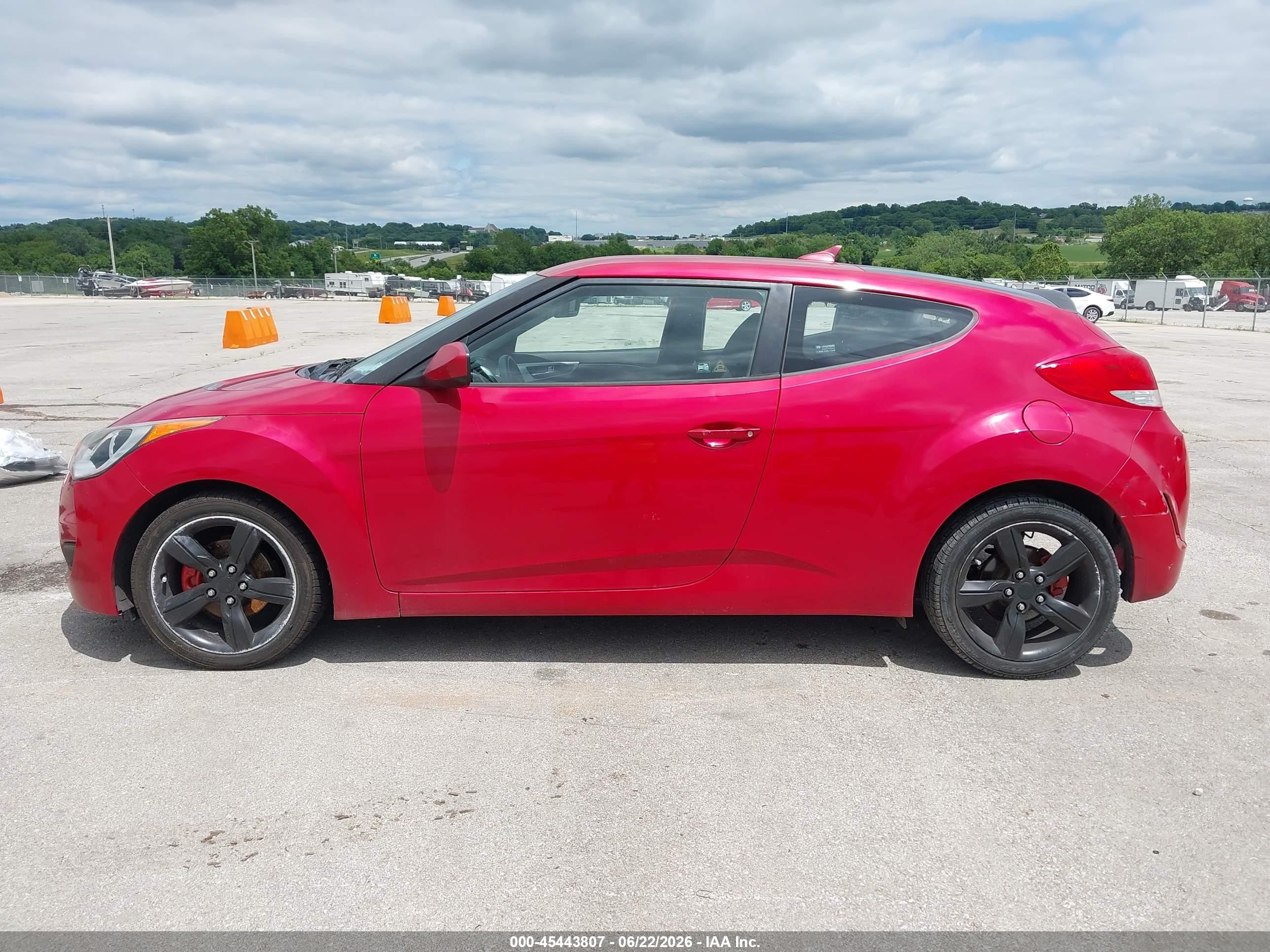 2013 Hyundai Veloster Base W/black Red vin: KMHTC6AD5DU167540