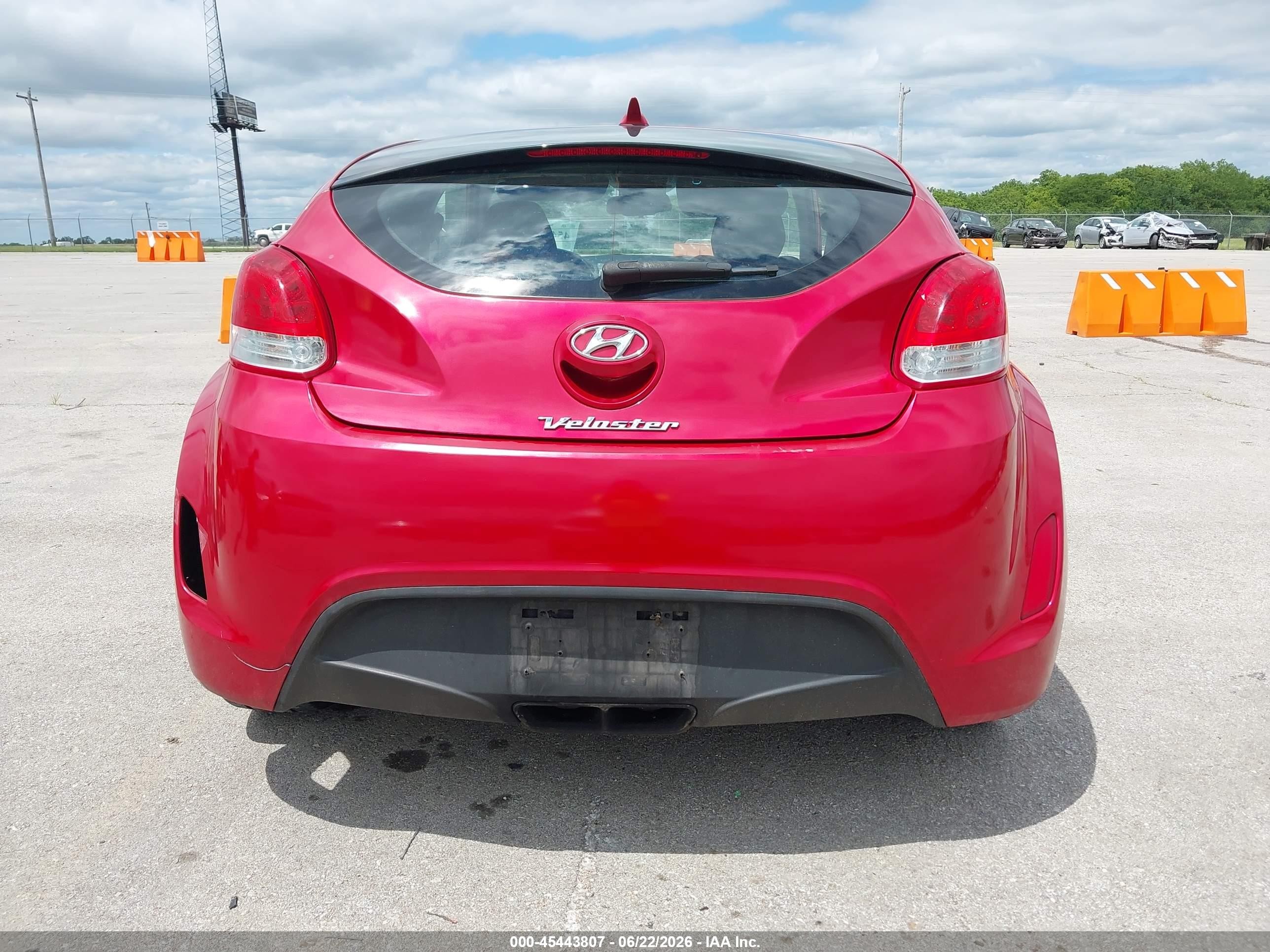 2013 Hyundai Veloster Base W/black Red vin: KMHTC6AD5DU167540
