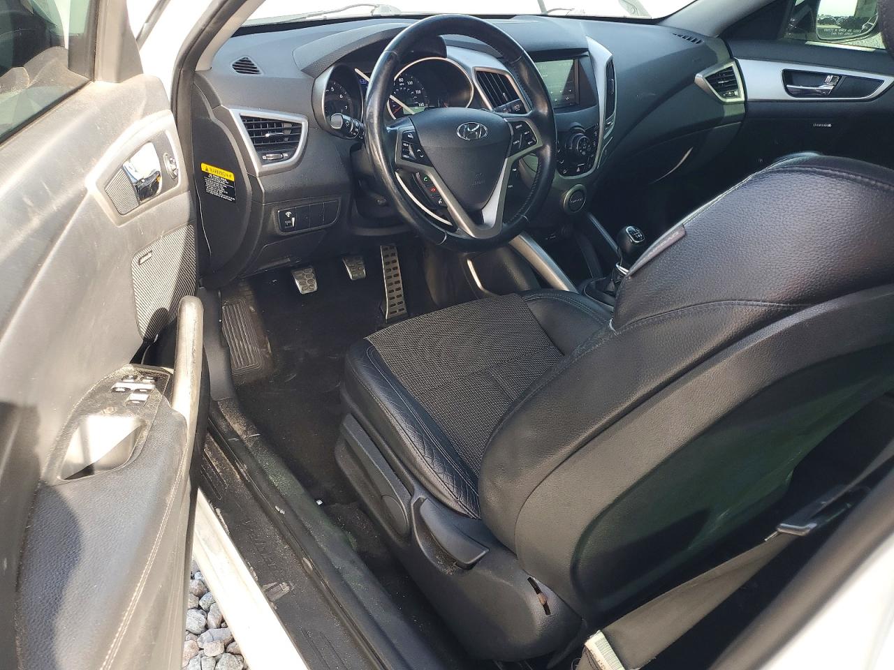 2013 Hyundai Veloster Base White vin: KMHTC6AD5DU175511