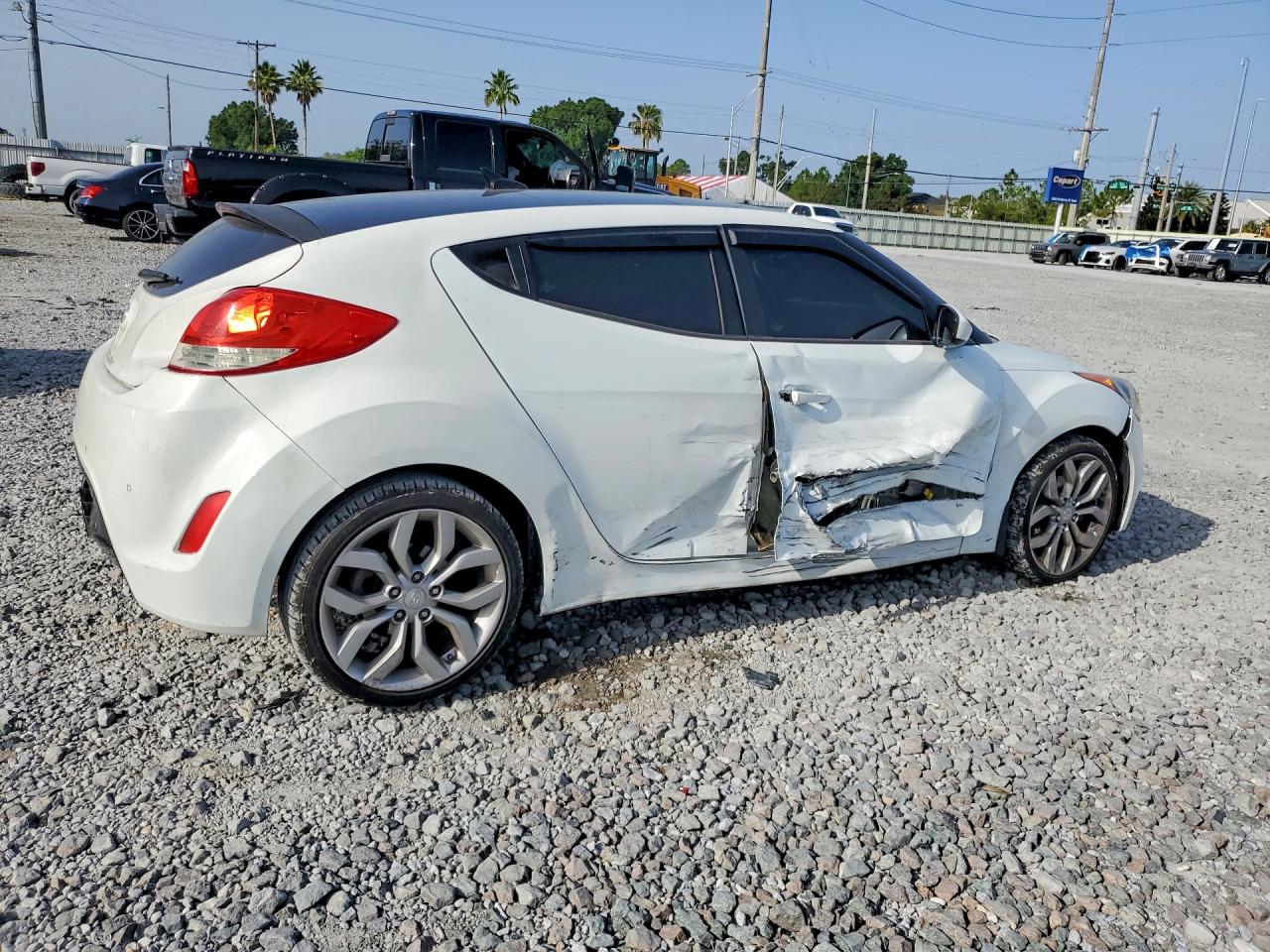 2013 Hyundai Veloster Base White vin: KMHTC6AD5DU175511