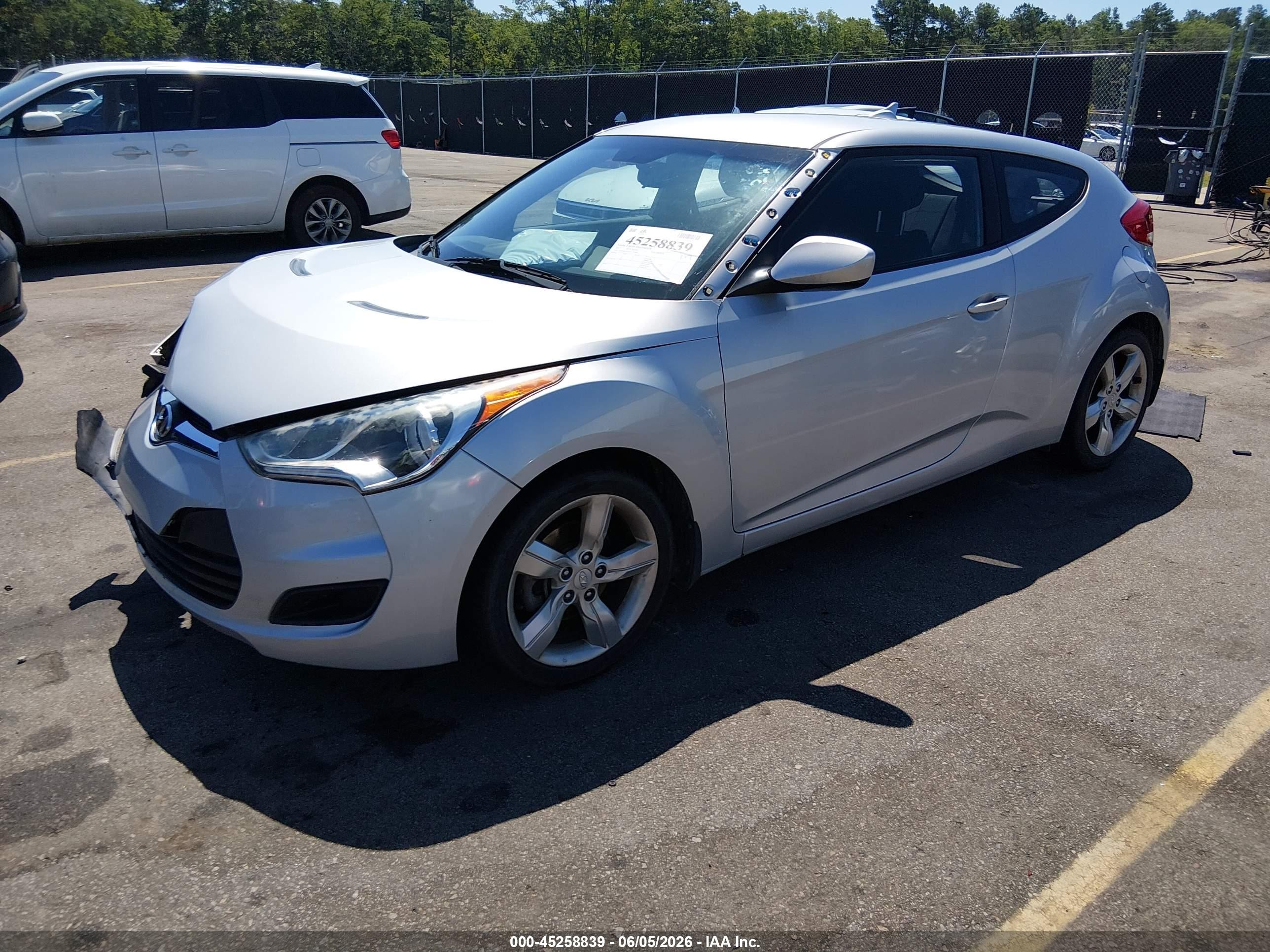 2013 Hyundai Veloster Base W/black Silver vin: KMHTC6AD5DU175850