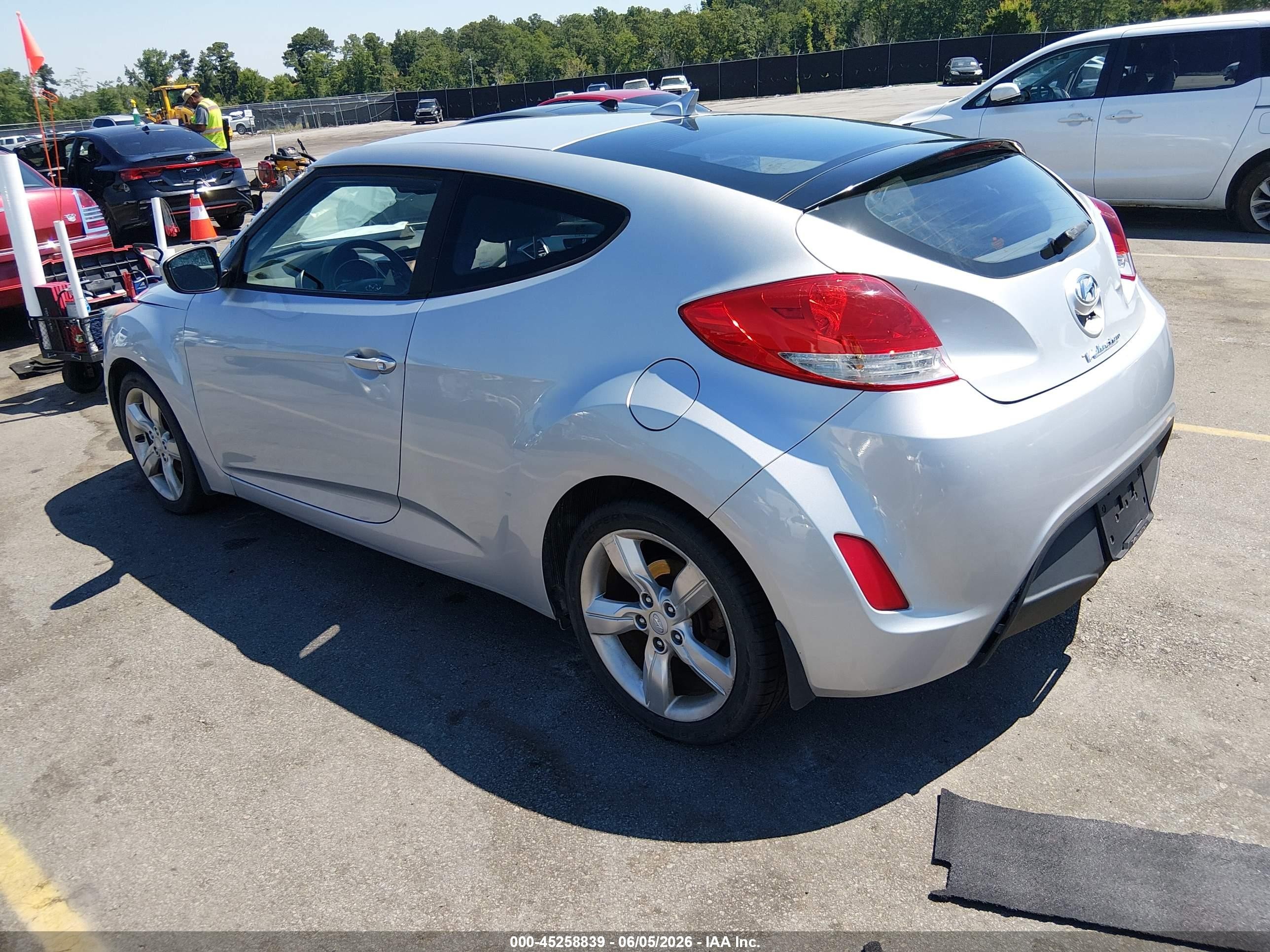 2013 Hyundai Veloster Base W/black Silver vin: KMHTC6AD5DU175850