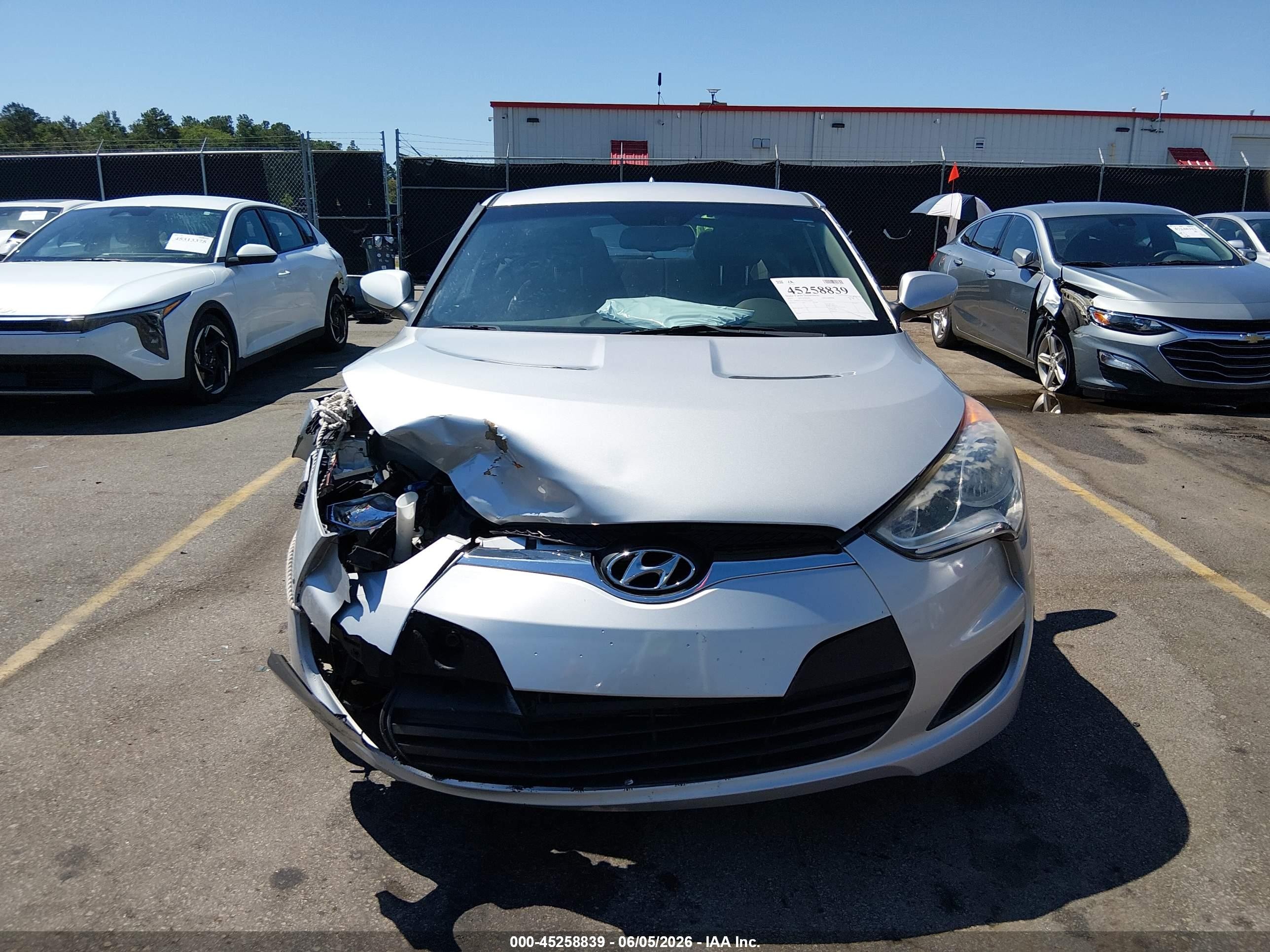 2013 Hyundai Veloster Base W/black Silver vin: KMHTC6AD5DU175850