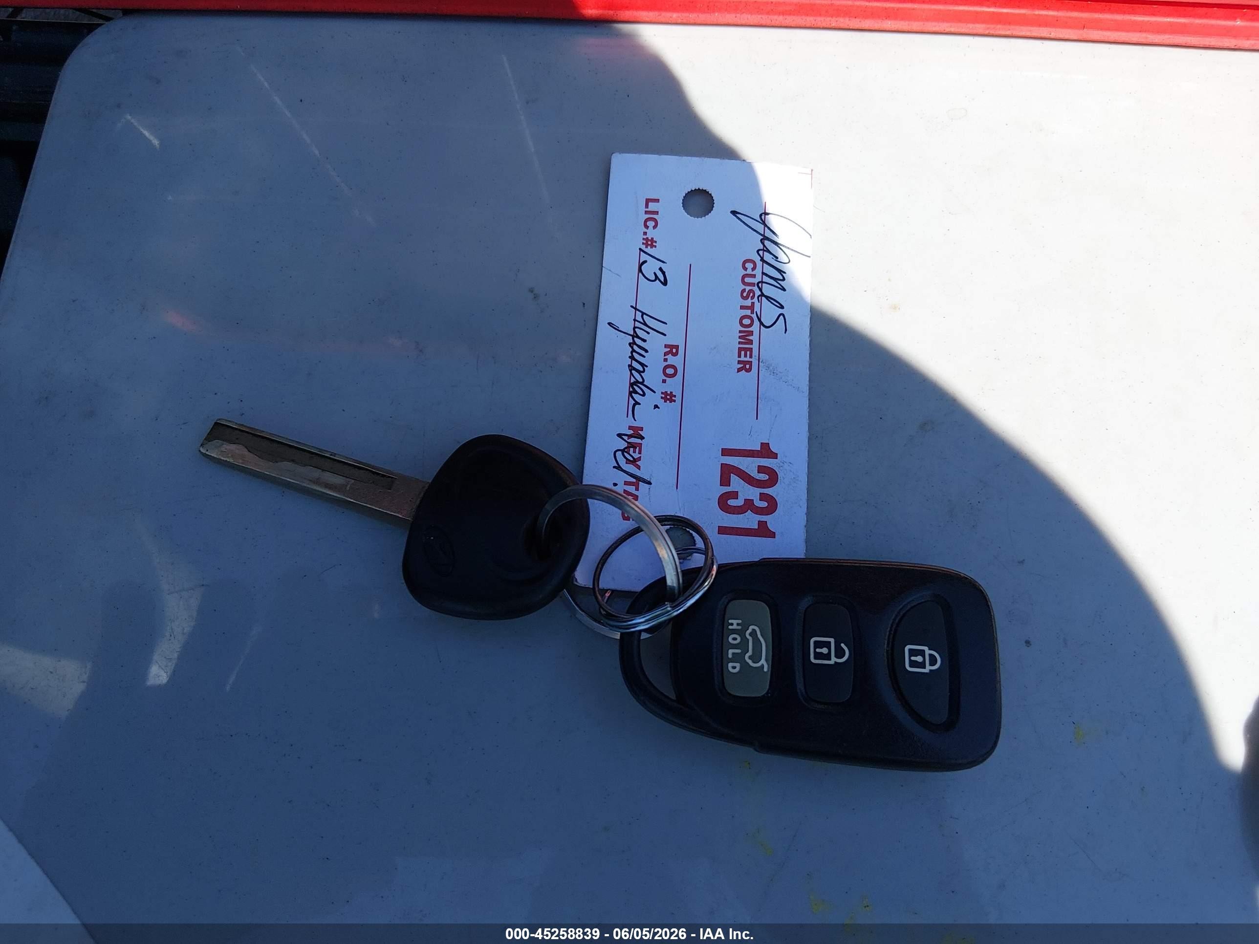 2013 Hyundai Veloster Base W/black Silver vin: KMHTC6AD5DU175850