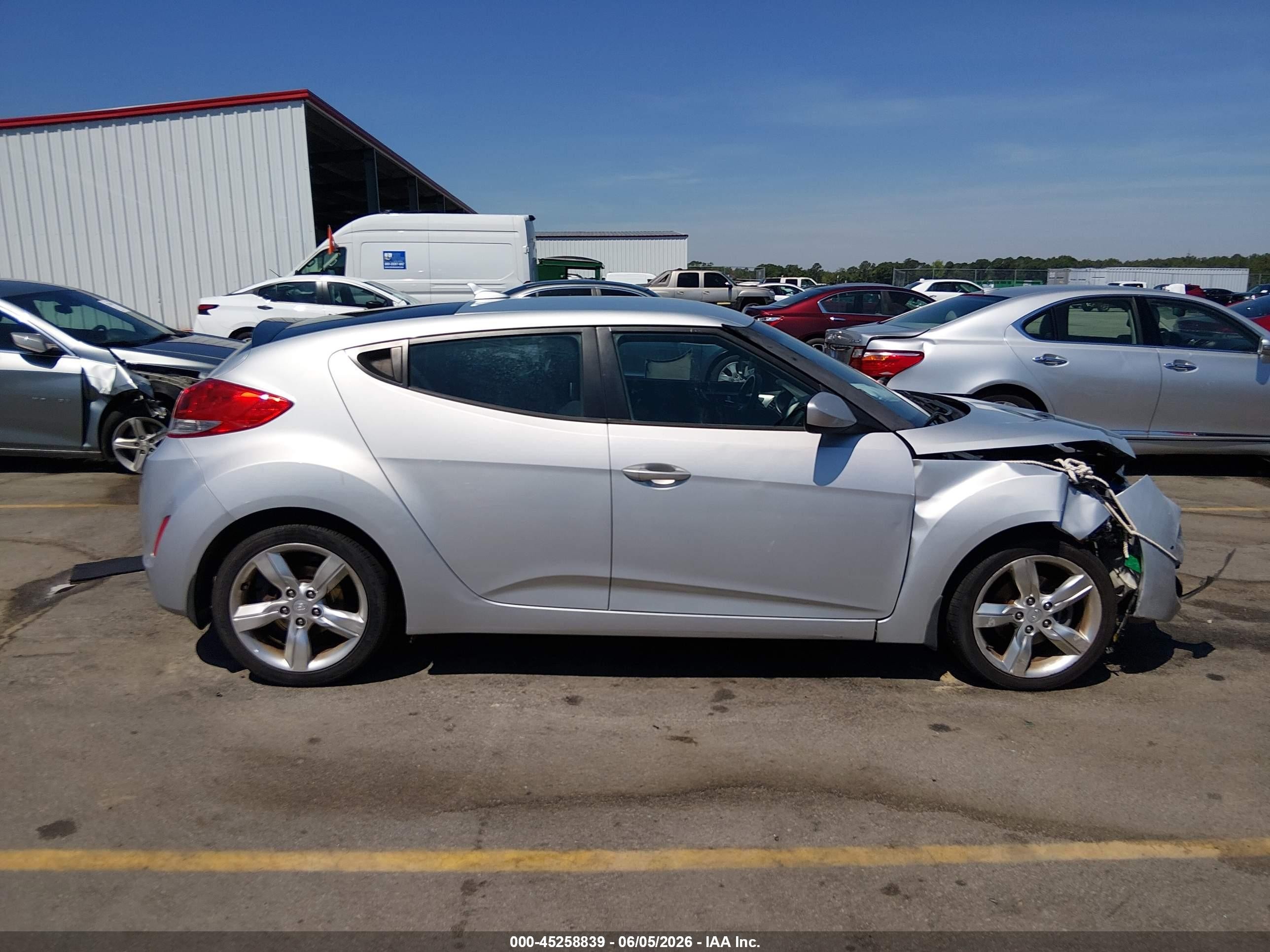 2013 Hyundai Veloster Base W/black Silver vin: KMHTC6AD5DU175850